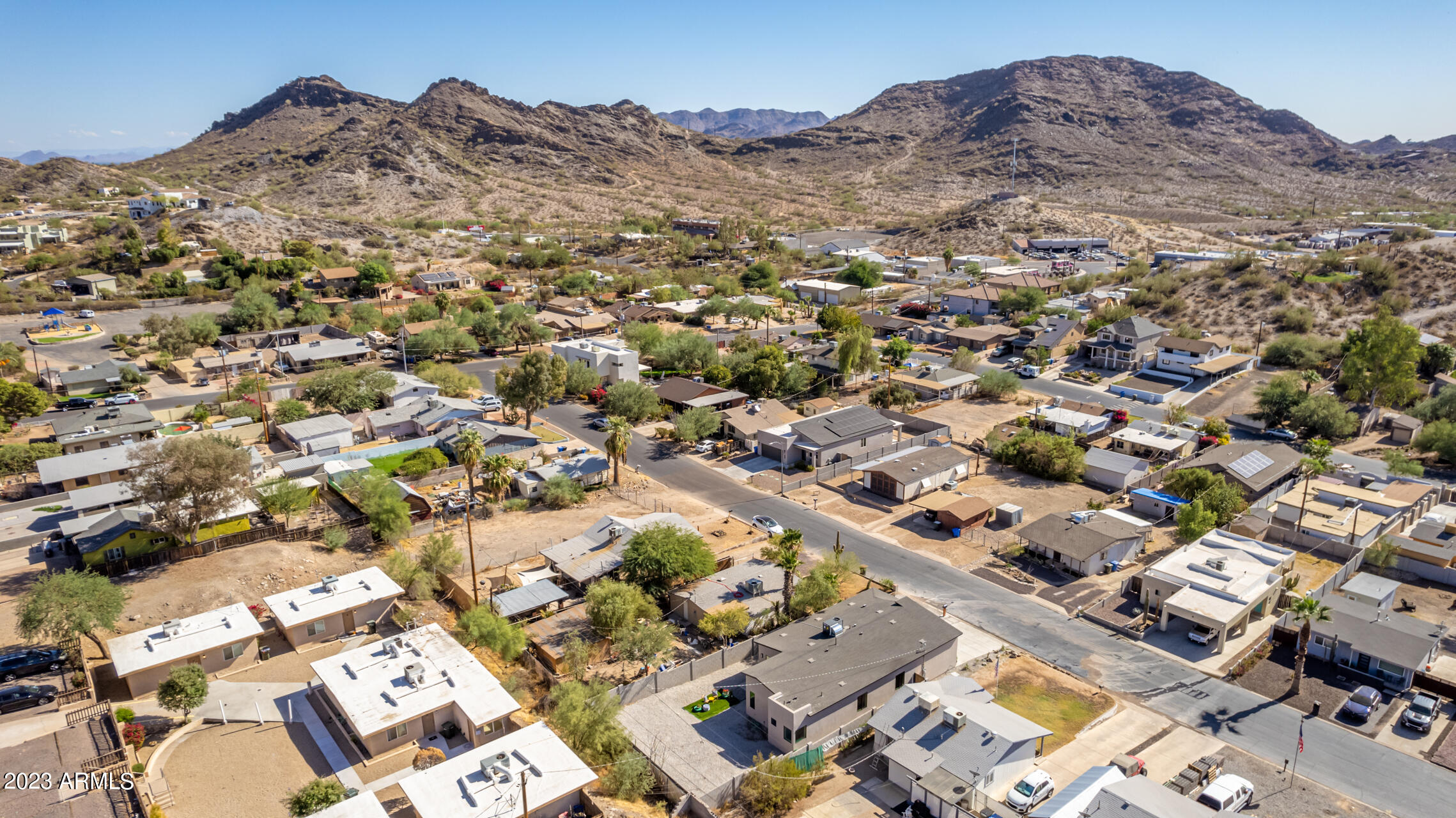 1522 E SIERRA Street