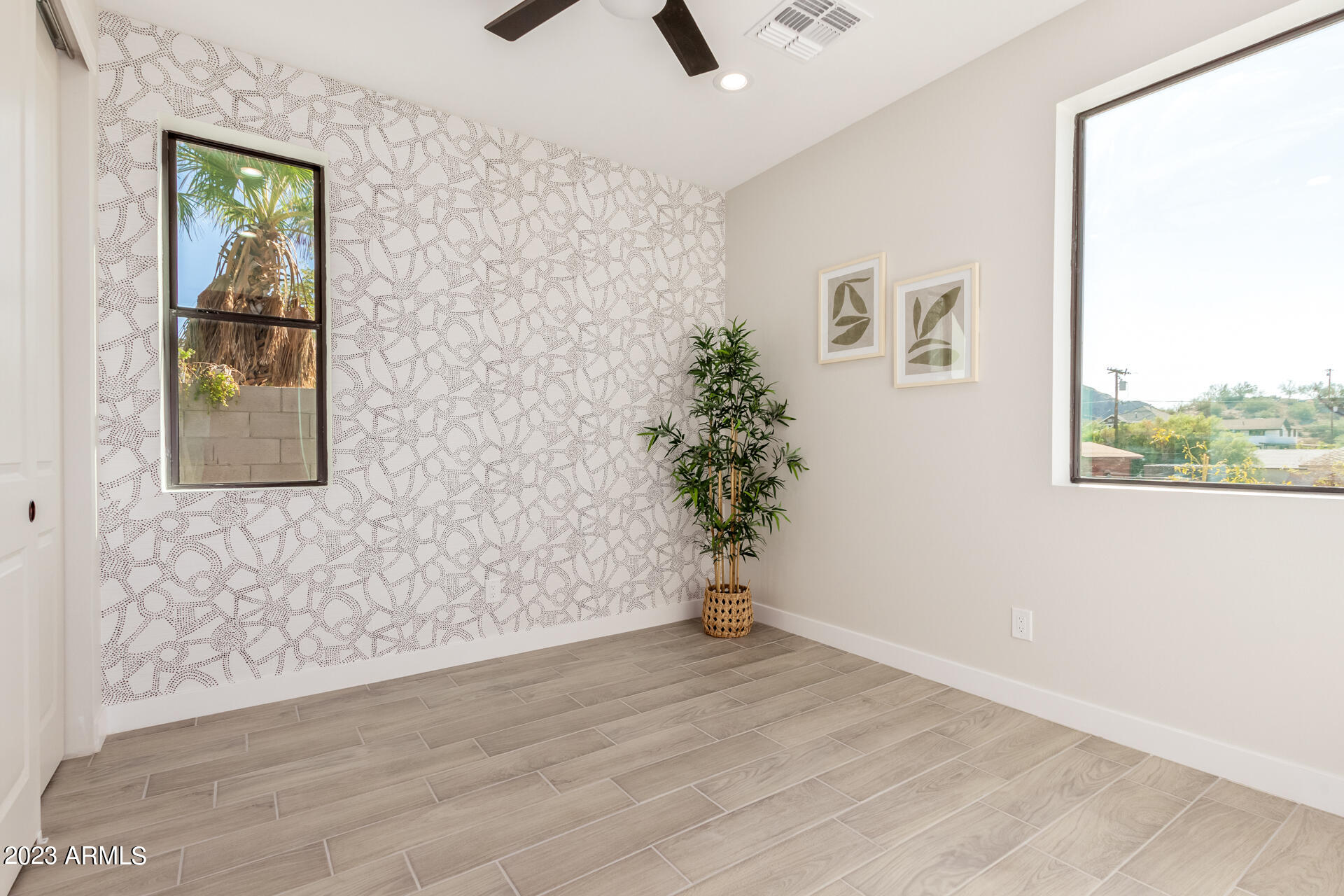 1522 E SIERRA Street