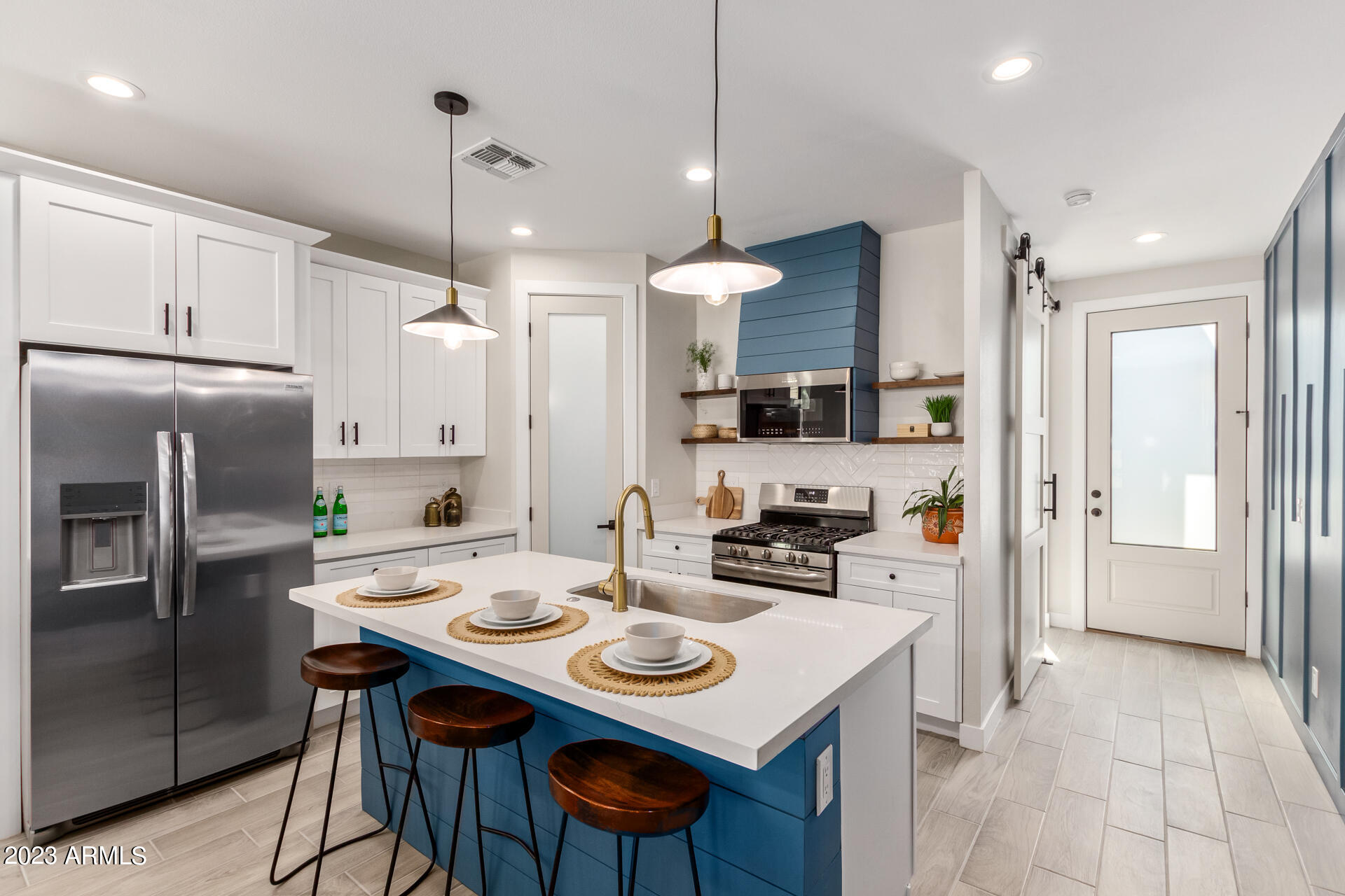 1522 E SIERRA Street