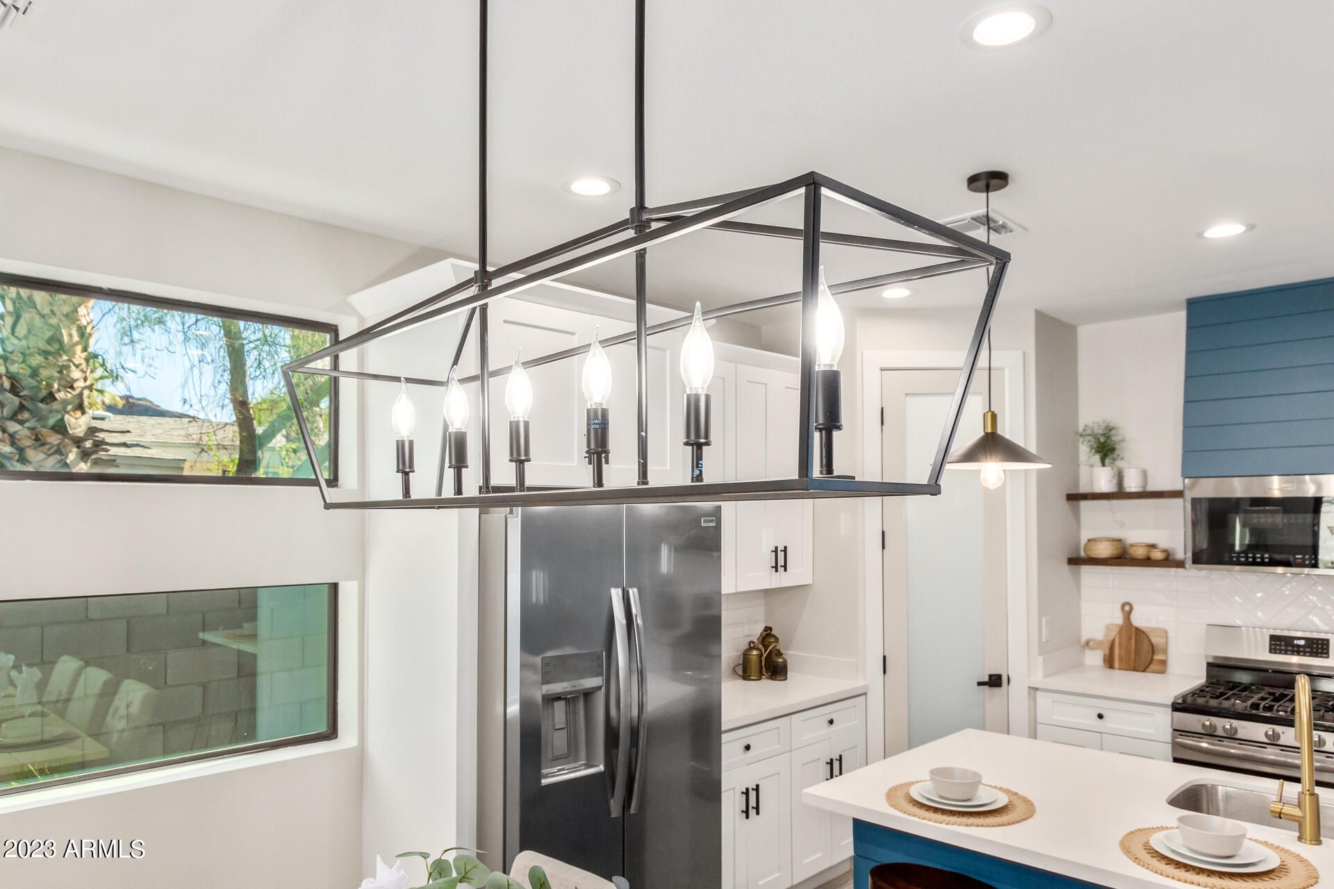 1522 E SIERRA Street