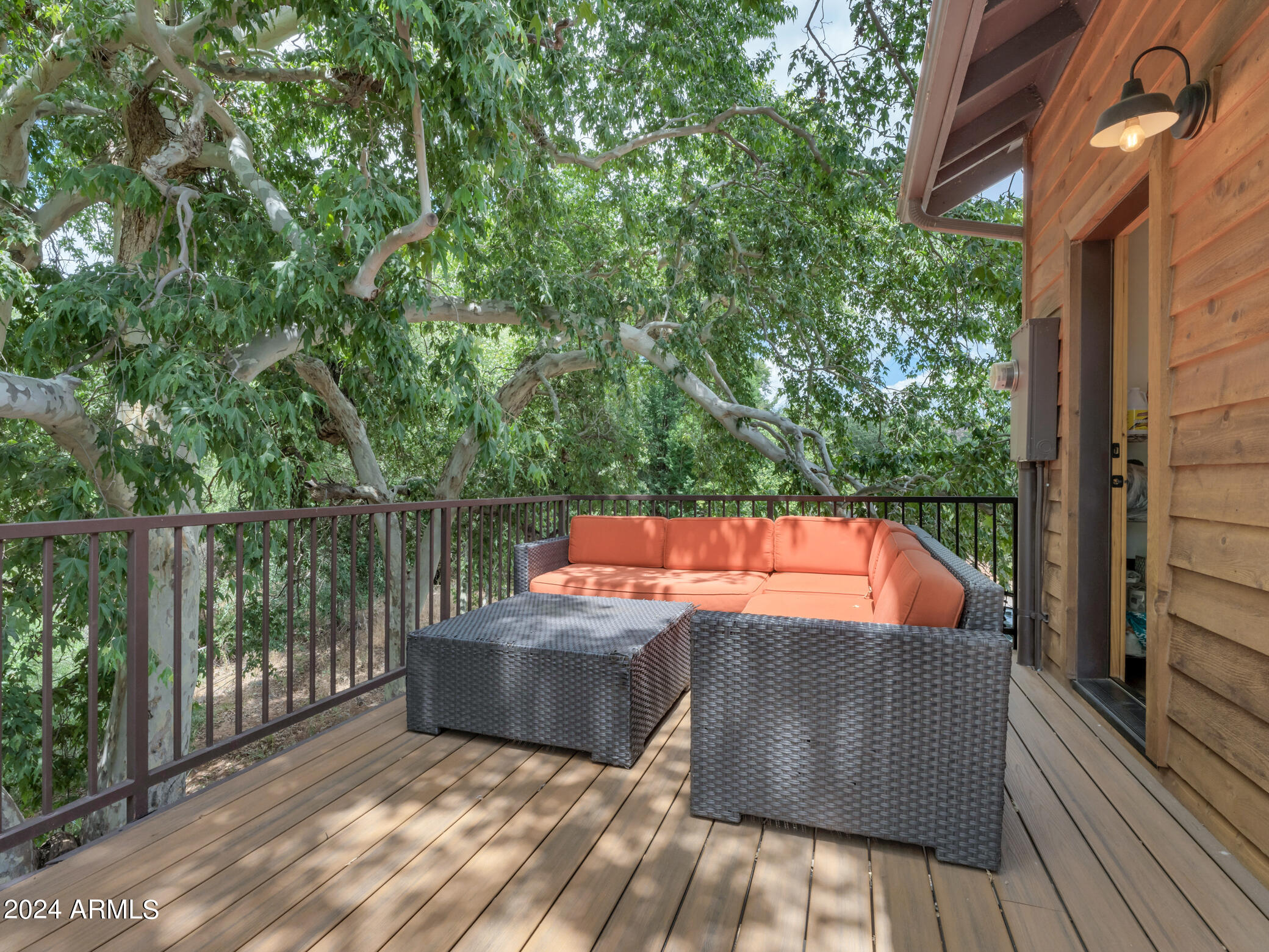 4 N FARM CIRCLE Road