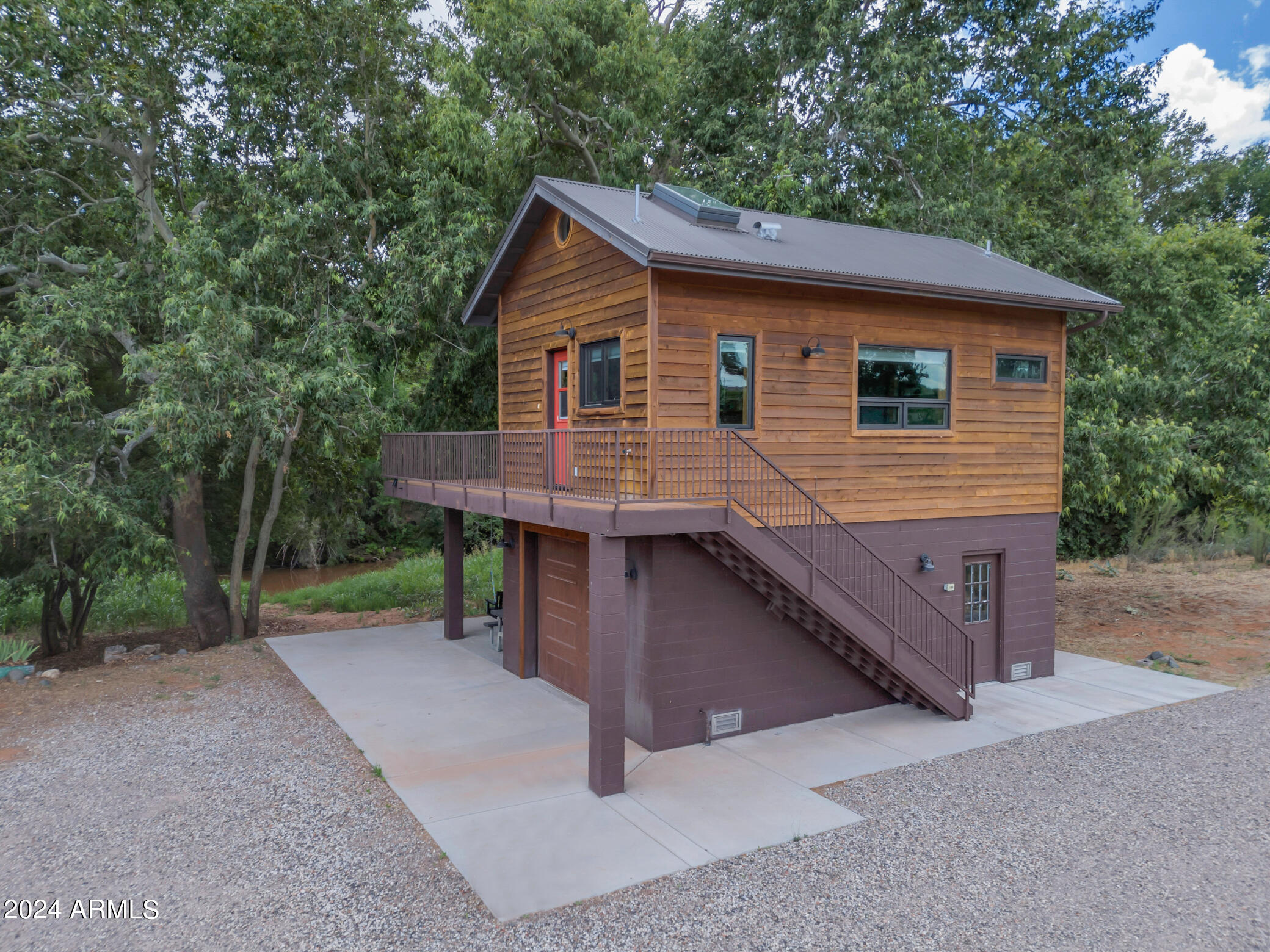 4 N FARM CIRCLE Road