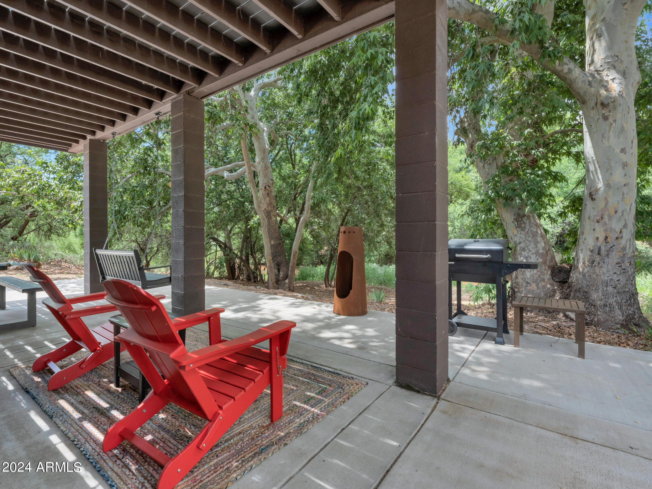 4 N FARM CIRCLE Road