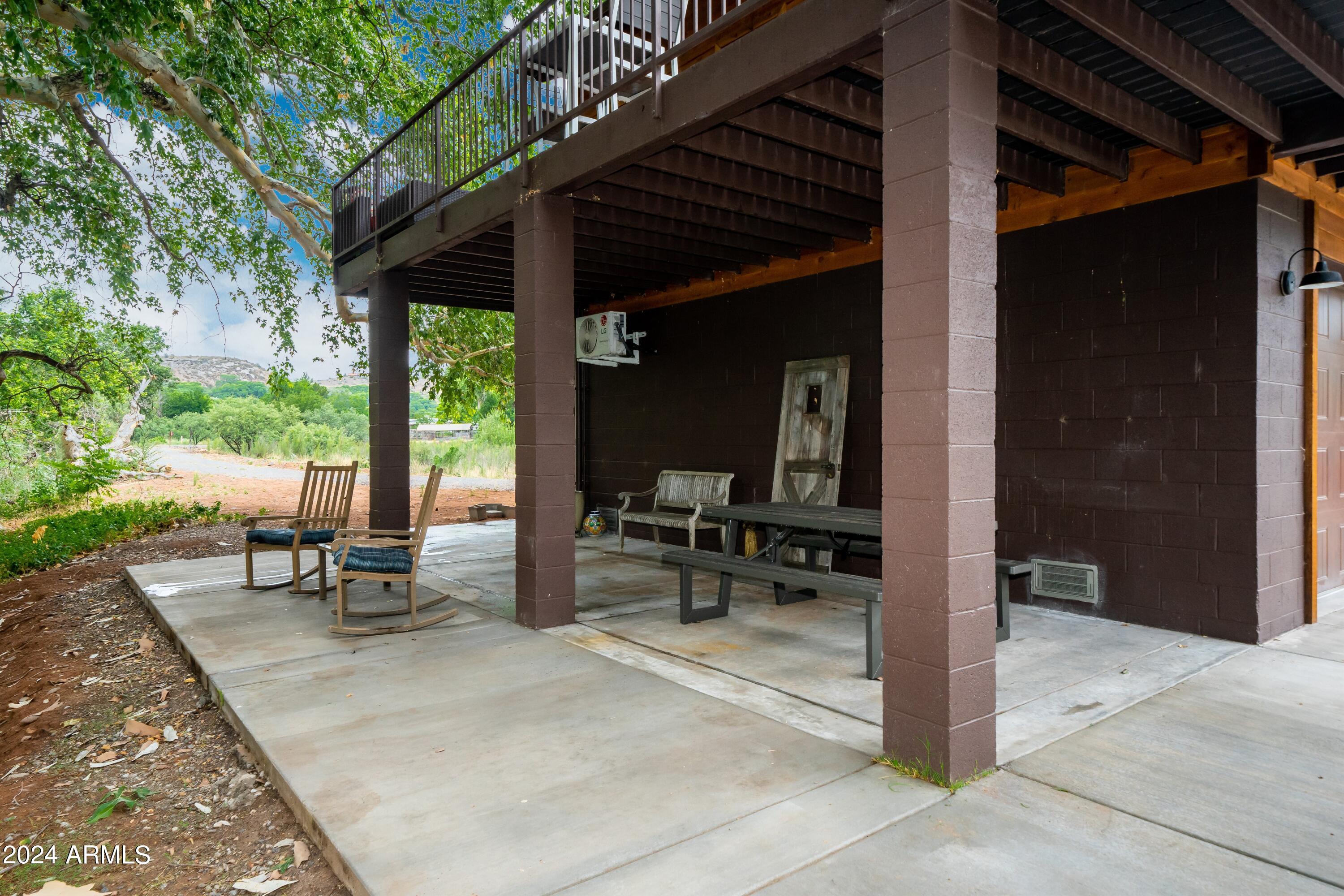 4 N FARM CIRCLE Road
