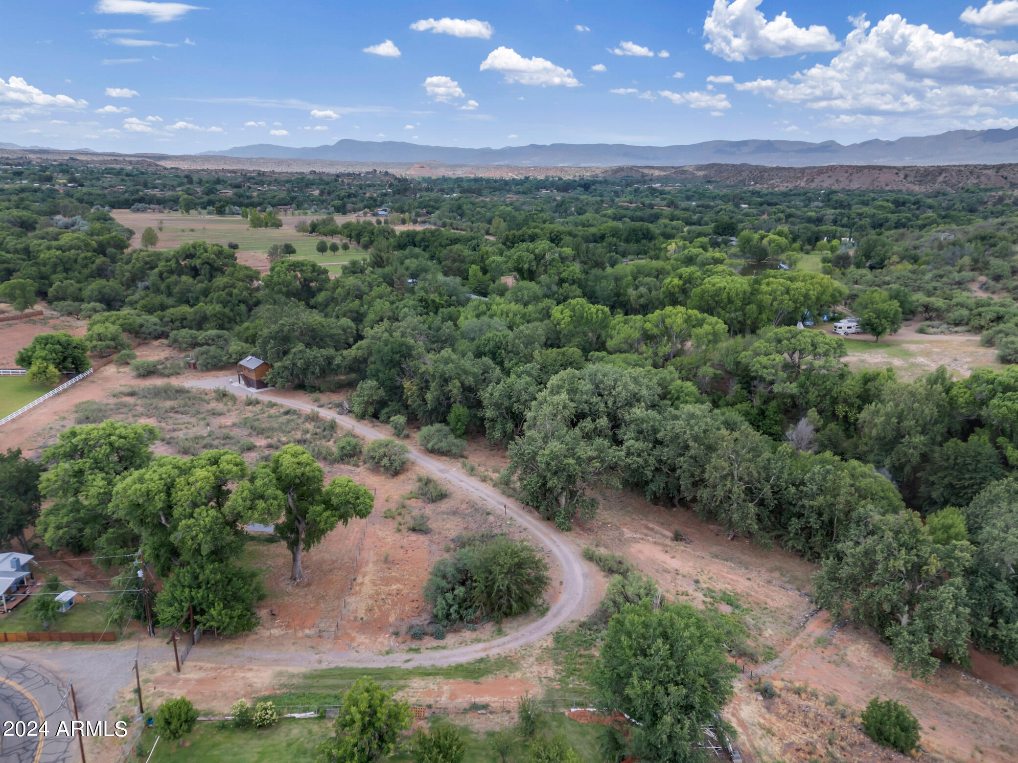 4 N FARM CIRCLE Road