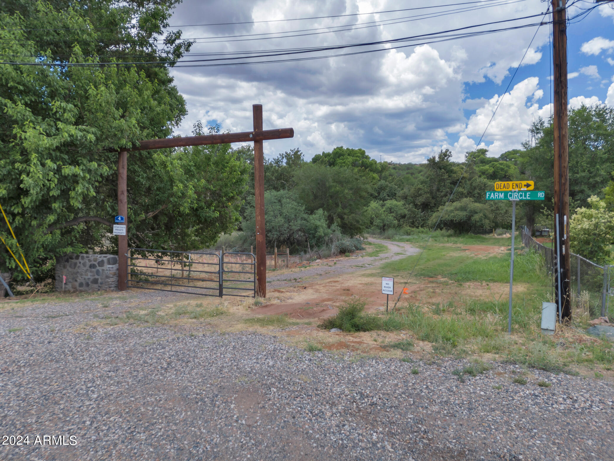 4 N FARM CIRCLE Road