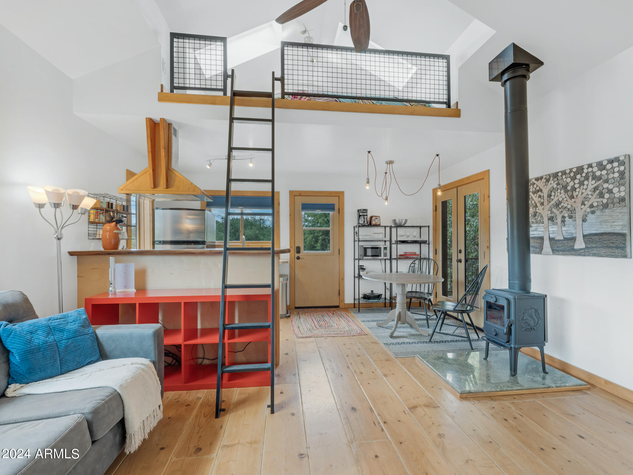 4 N FARM CIRCLE Road