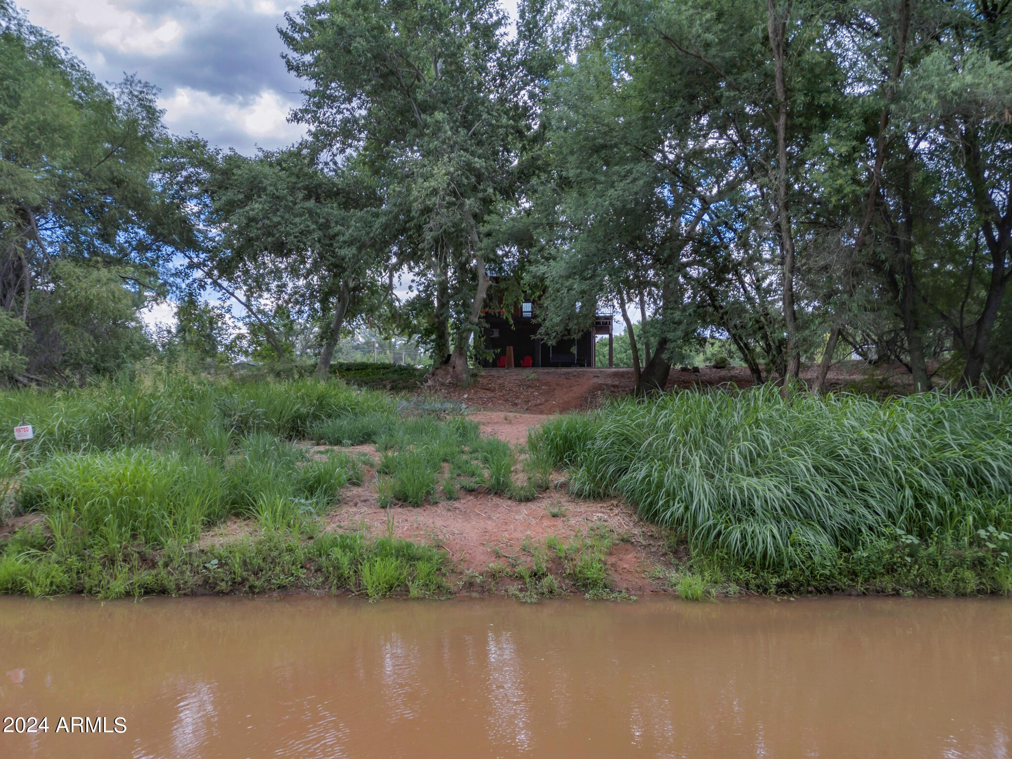 4 N FARM CIRCLE Road