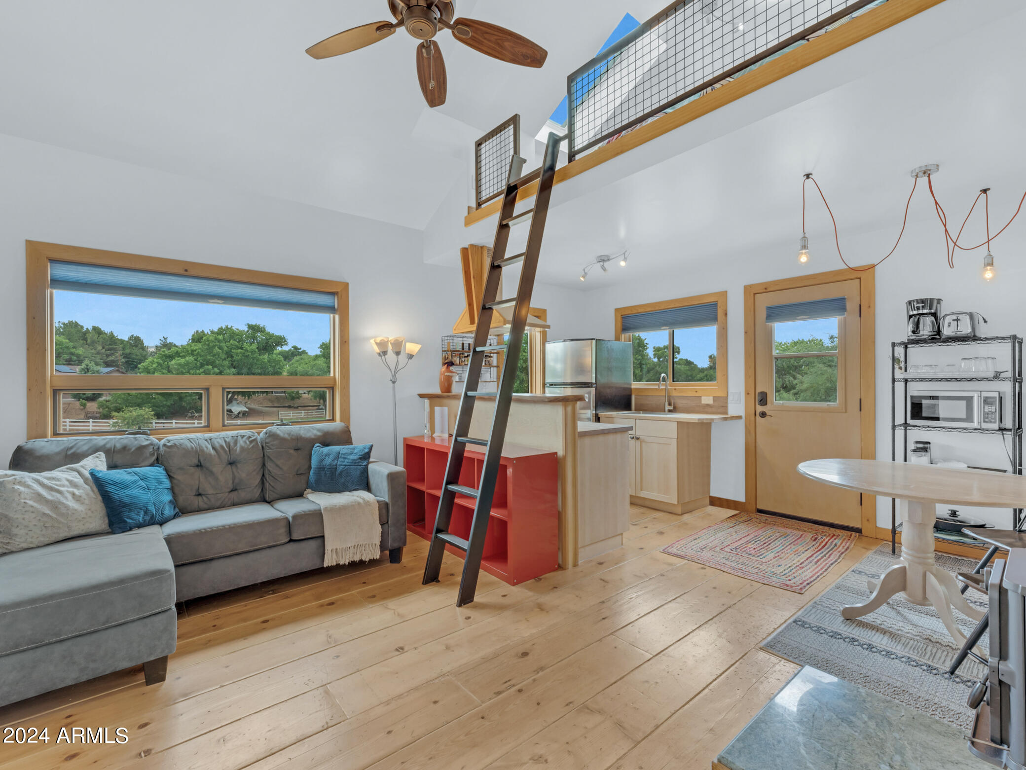 4 N FARM CIRCLE Road