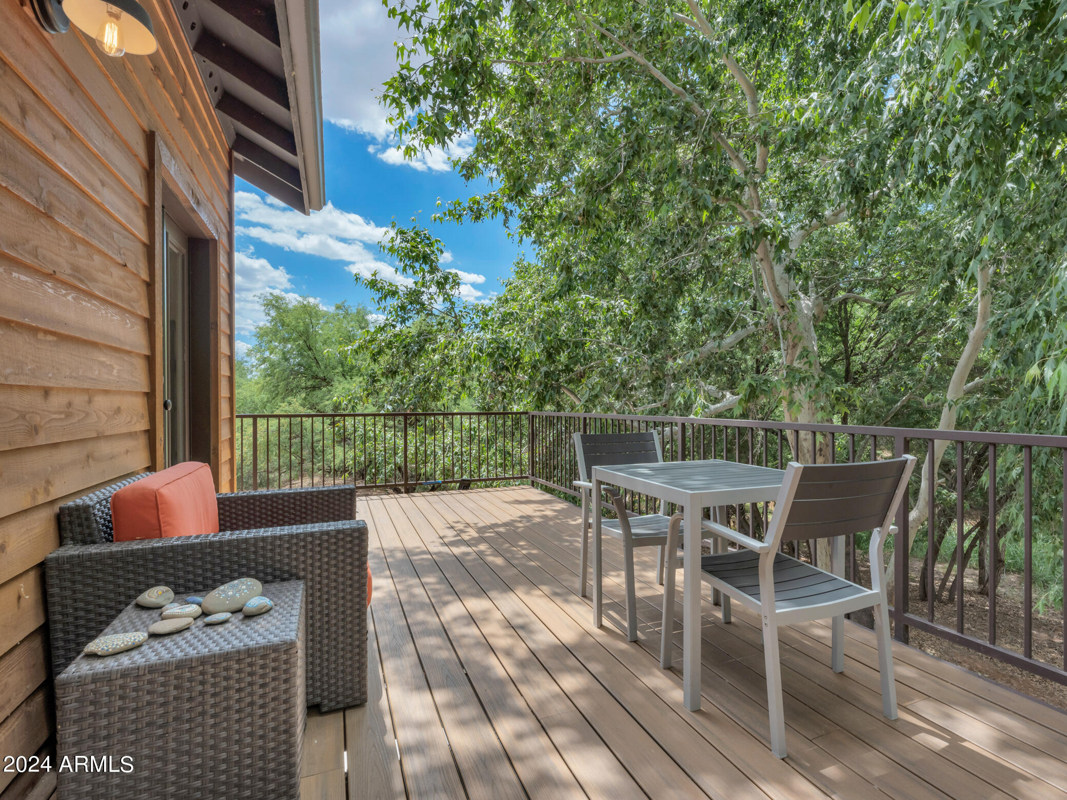 4 N FARM CIRCLE Road