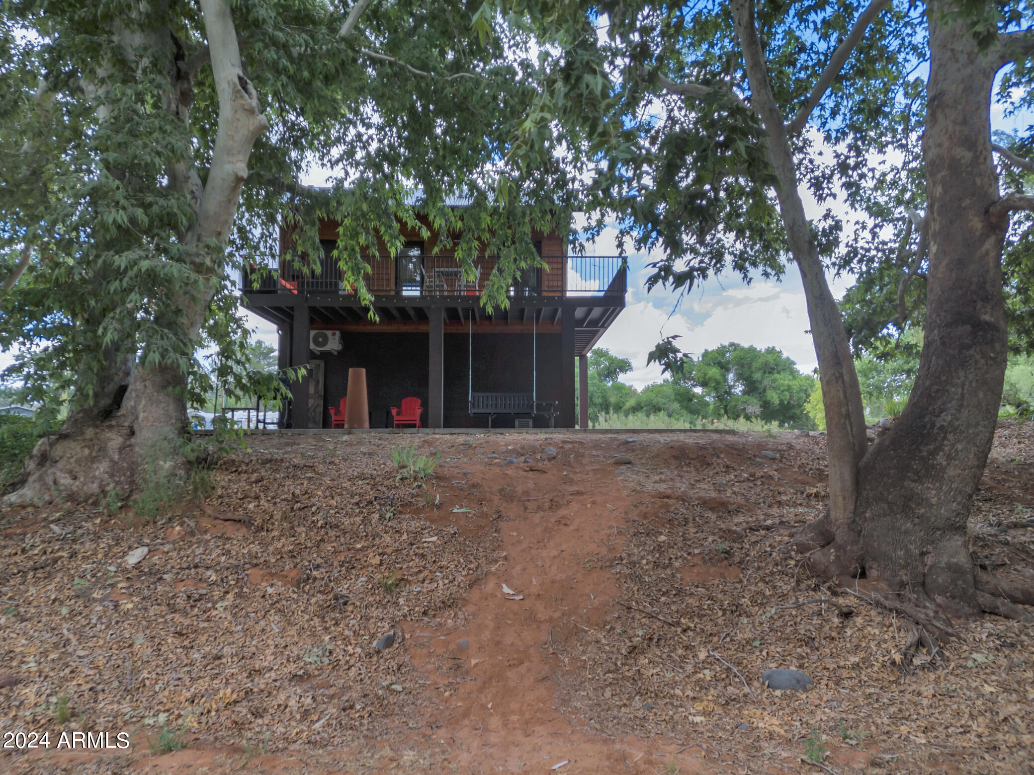 4 N FARM CIRCLE Road