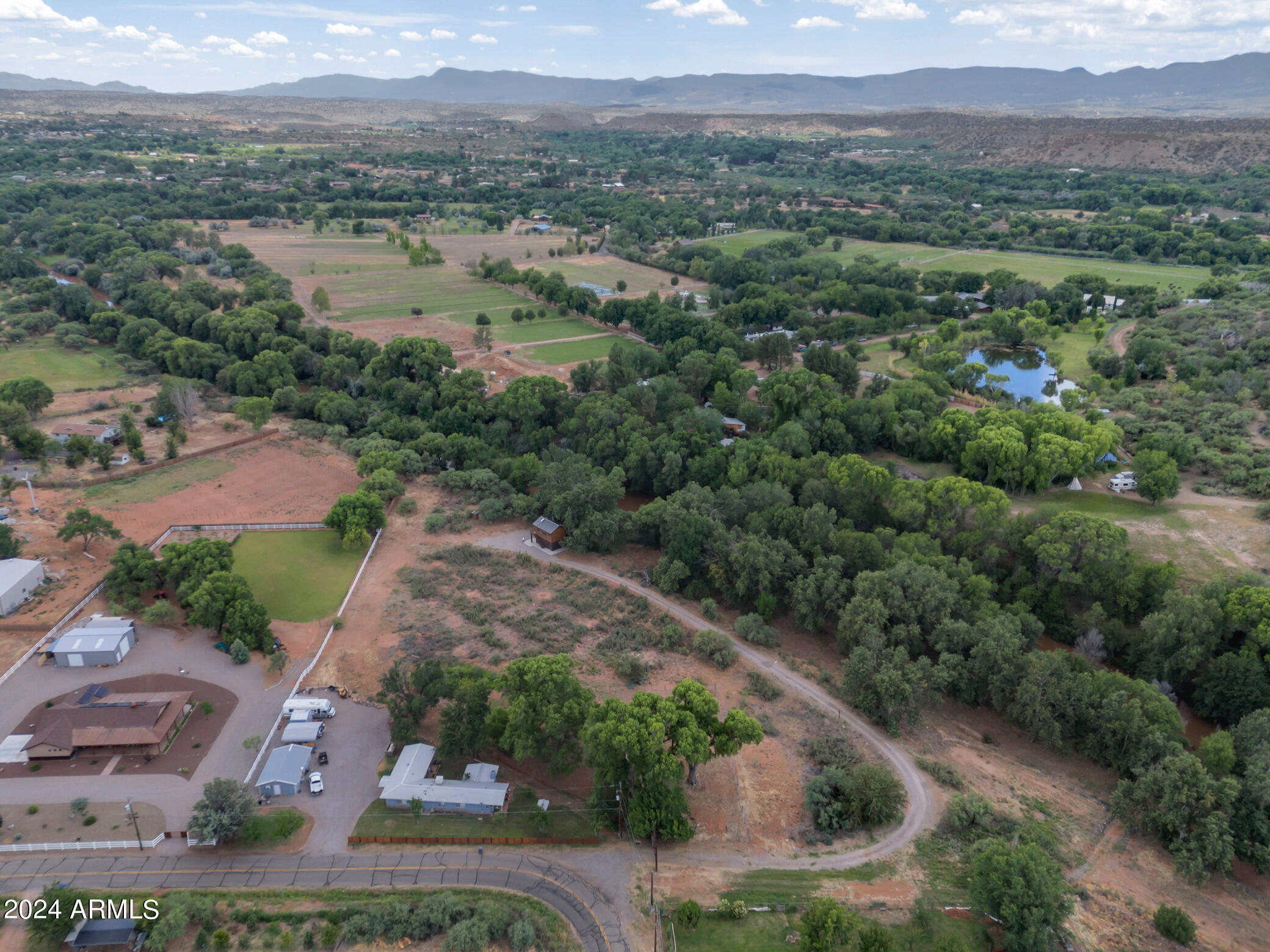 4 N FARM CIRCLE Road