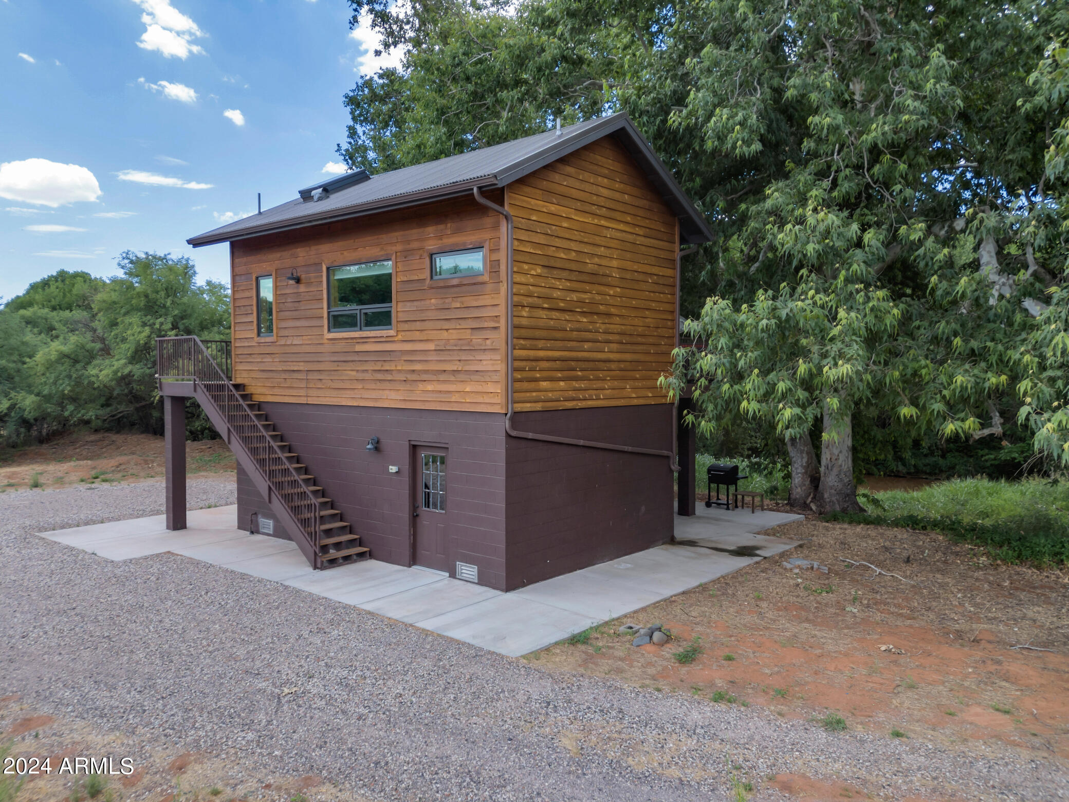 4 N FARM CIRCLE Road
