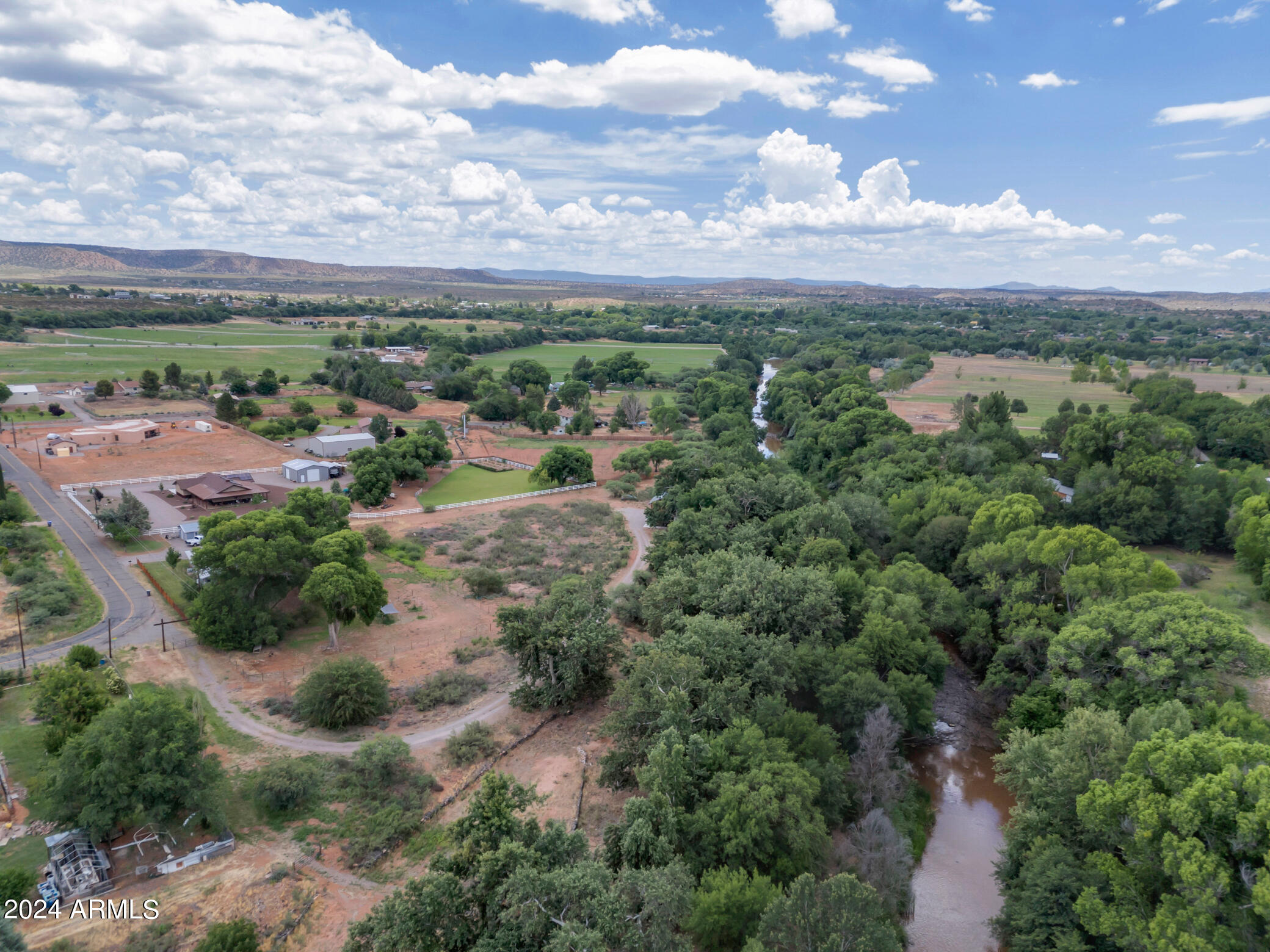 4 N FARM CIRCLE Road