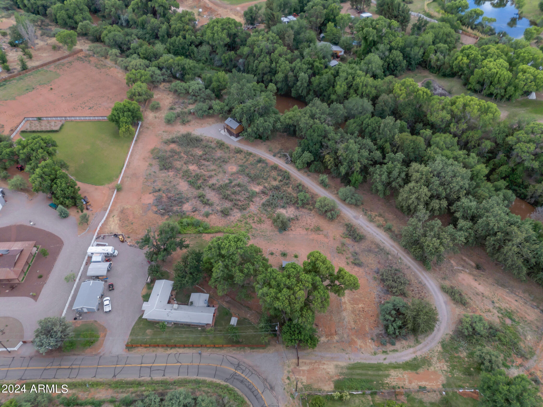 4 N FARM CIRCLE Road
