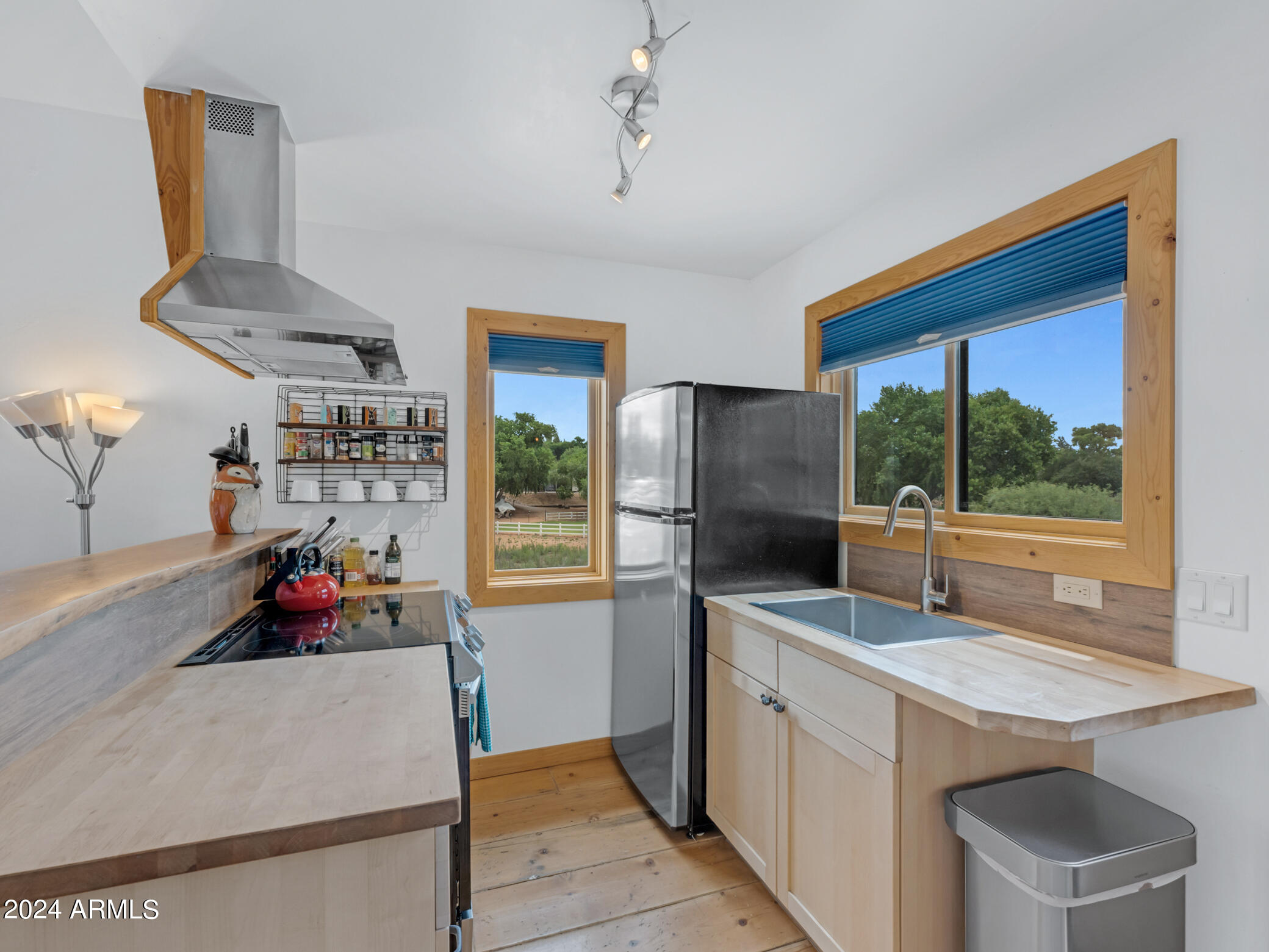 4 N FARM CIRCLE Road