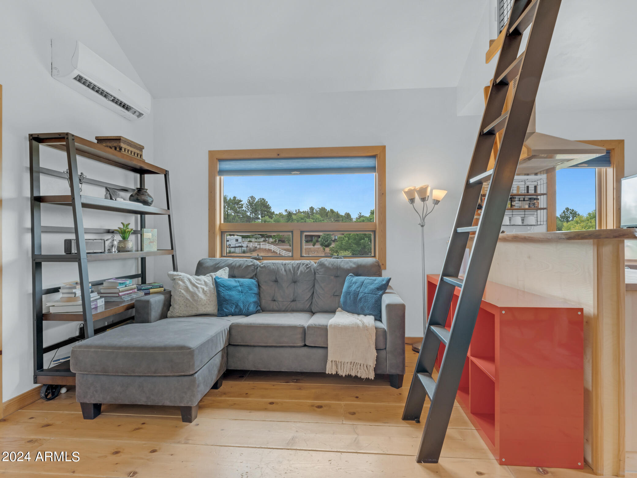 4 N FARM CIRCLE Road