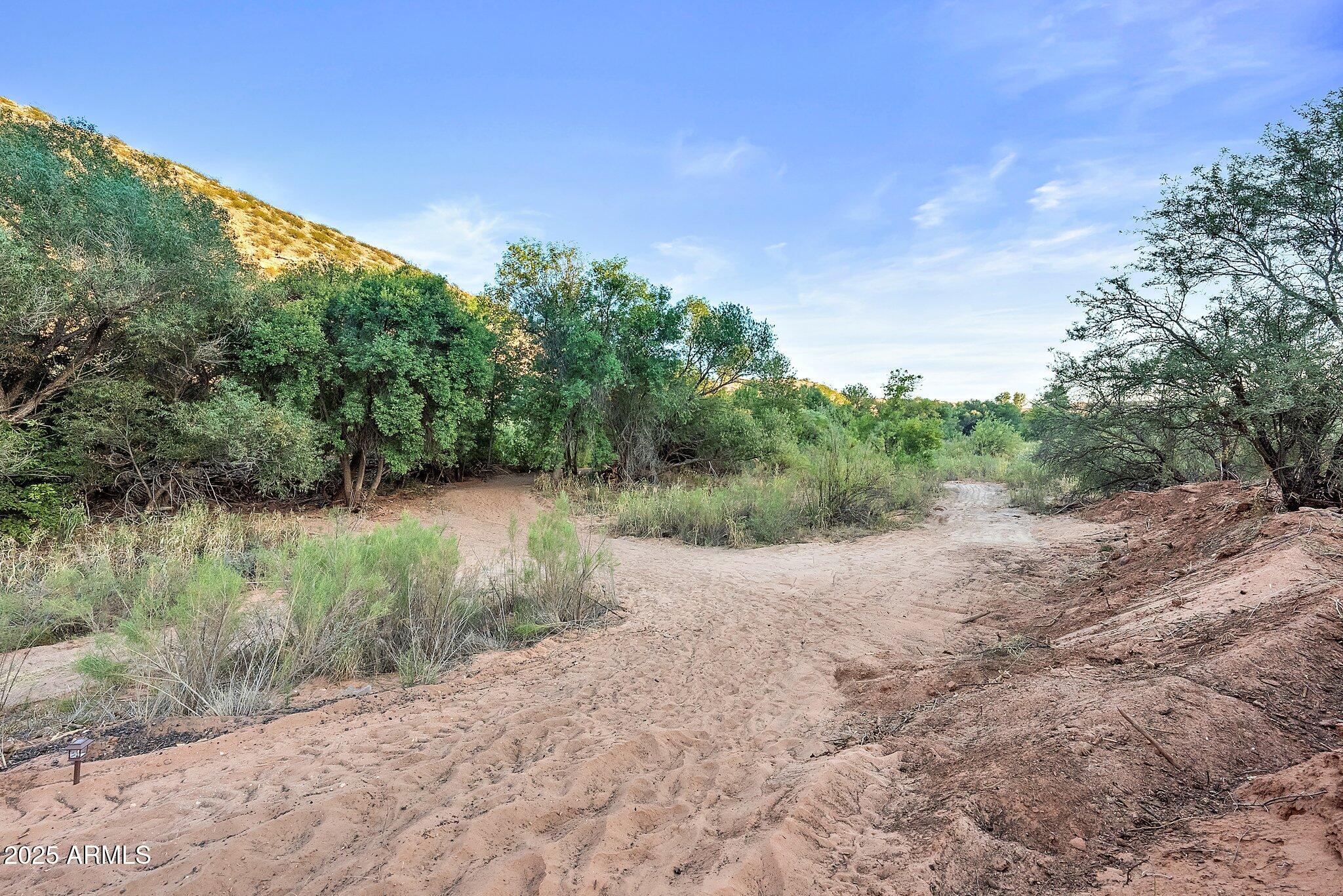 1733 S SUGARLOAF Road