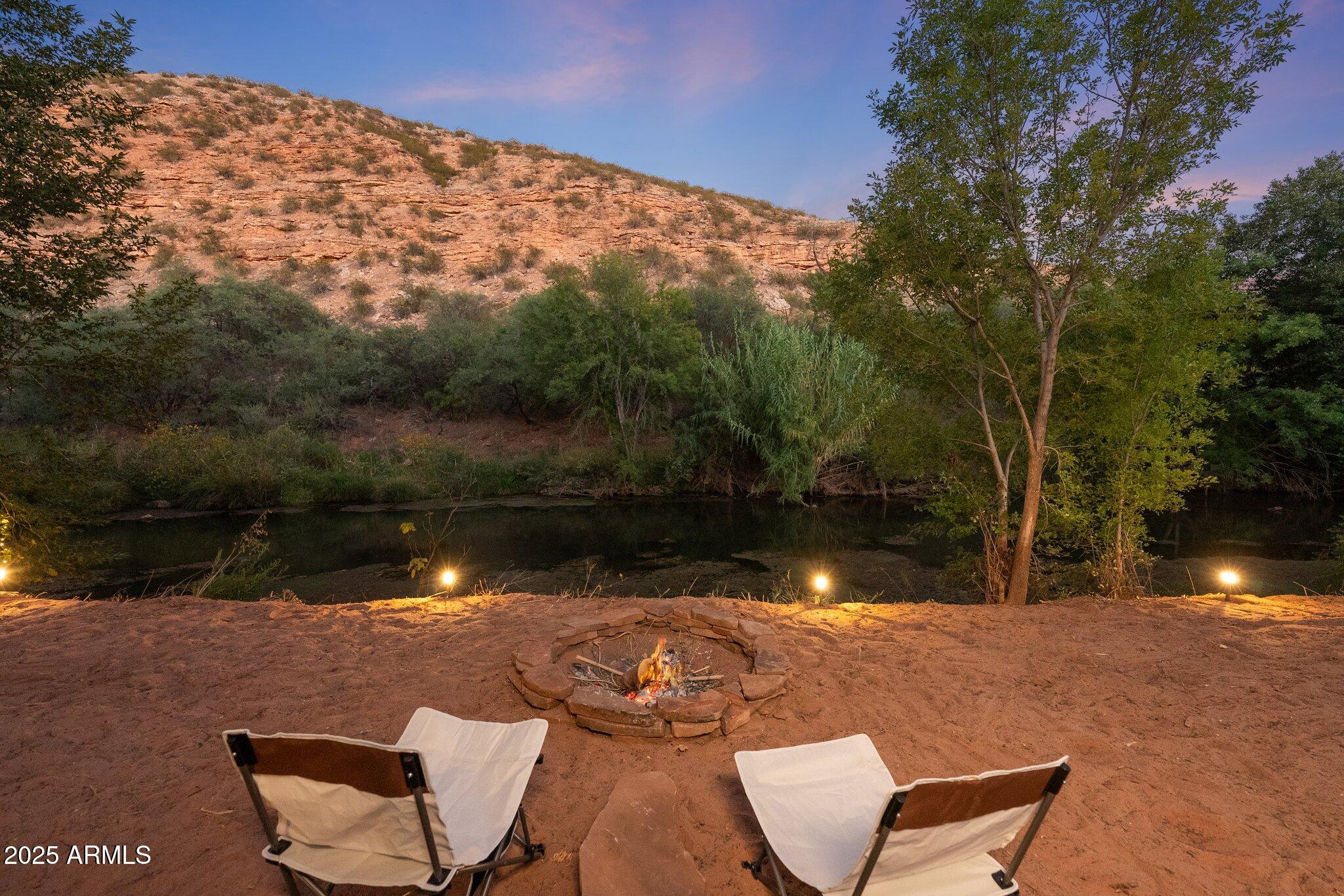 1733 S SUGARLOAF Road