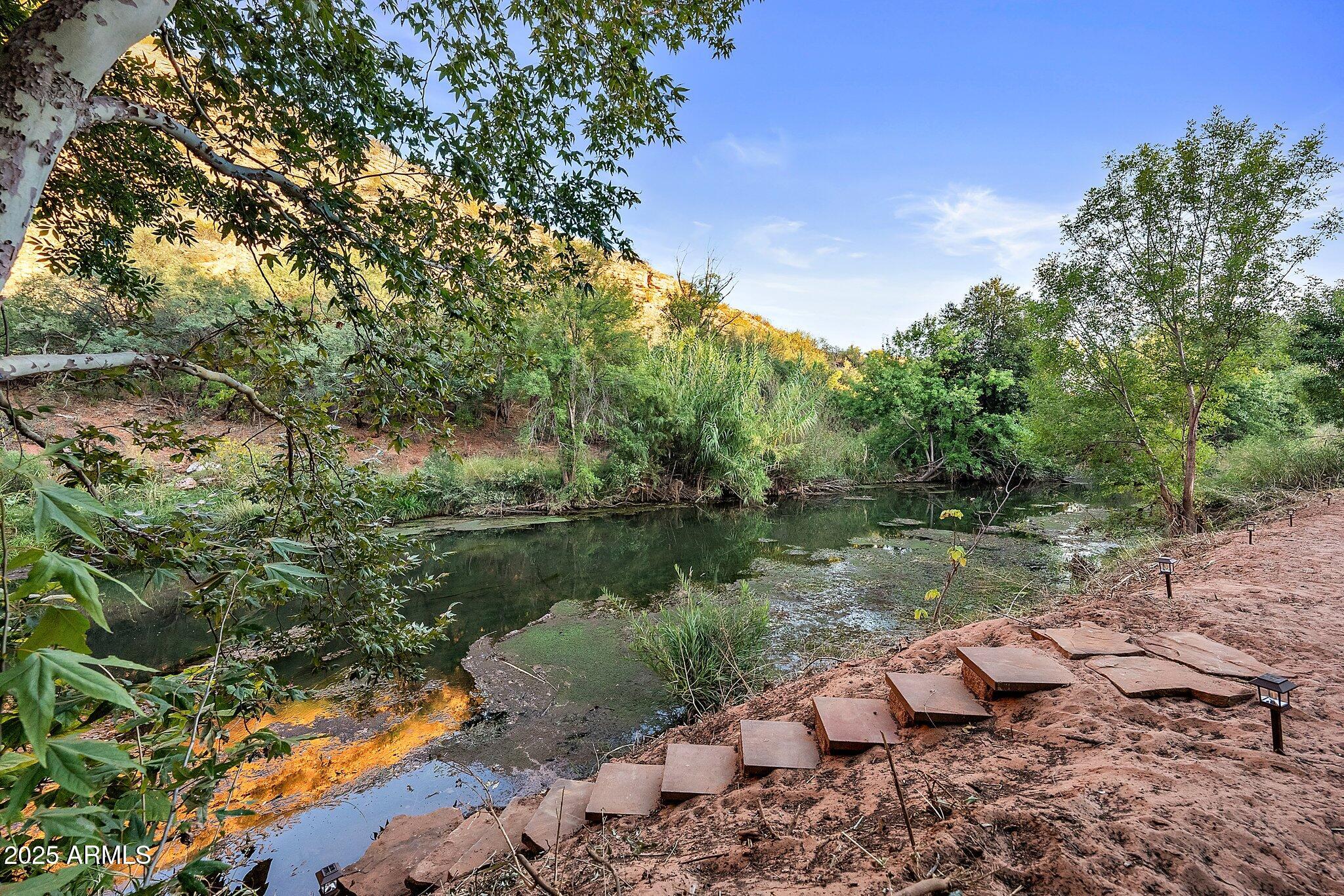 1733 S SUGARLOAF Road