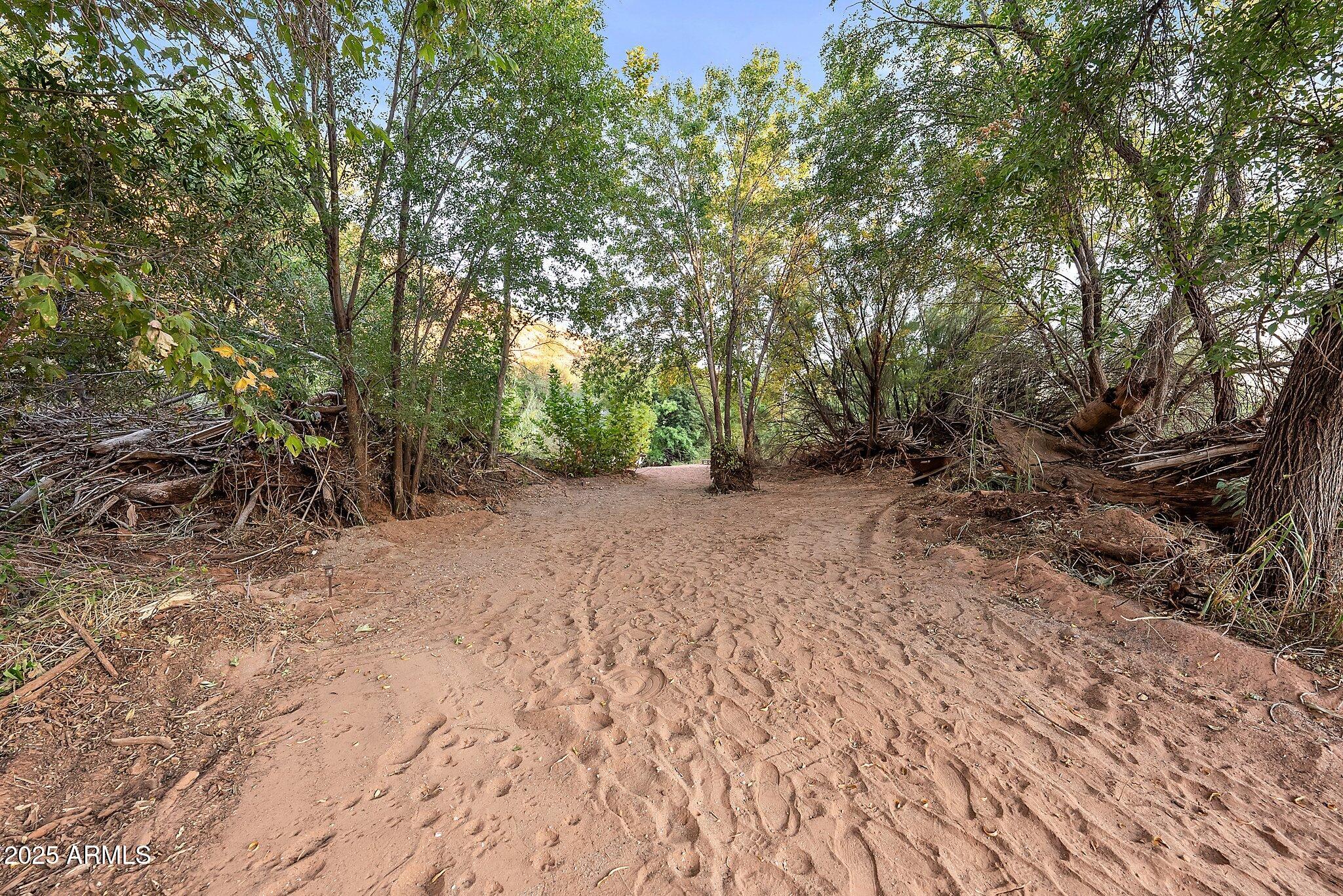 1733 S SUGARLOAF Road