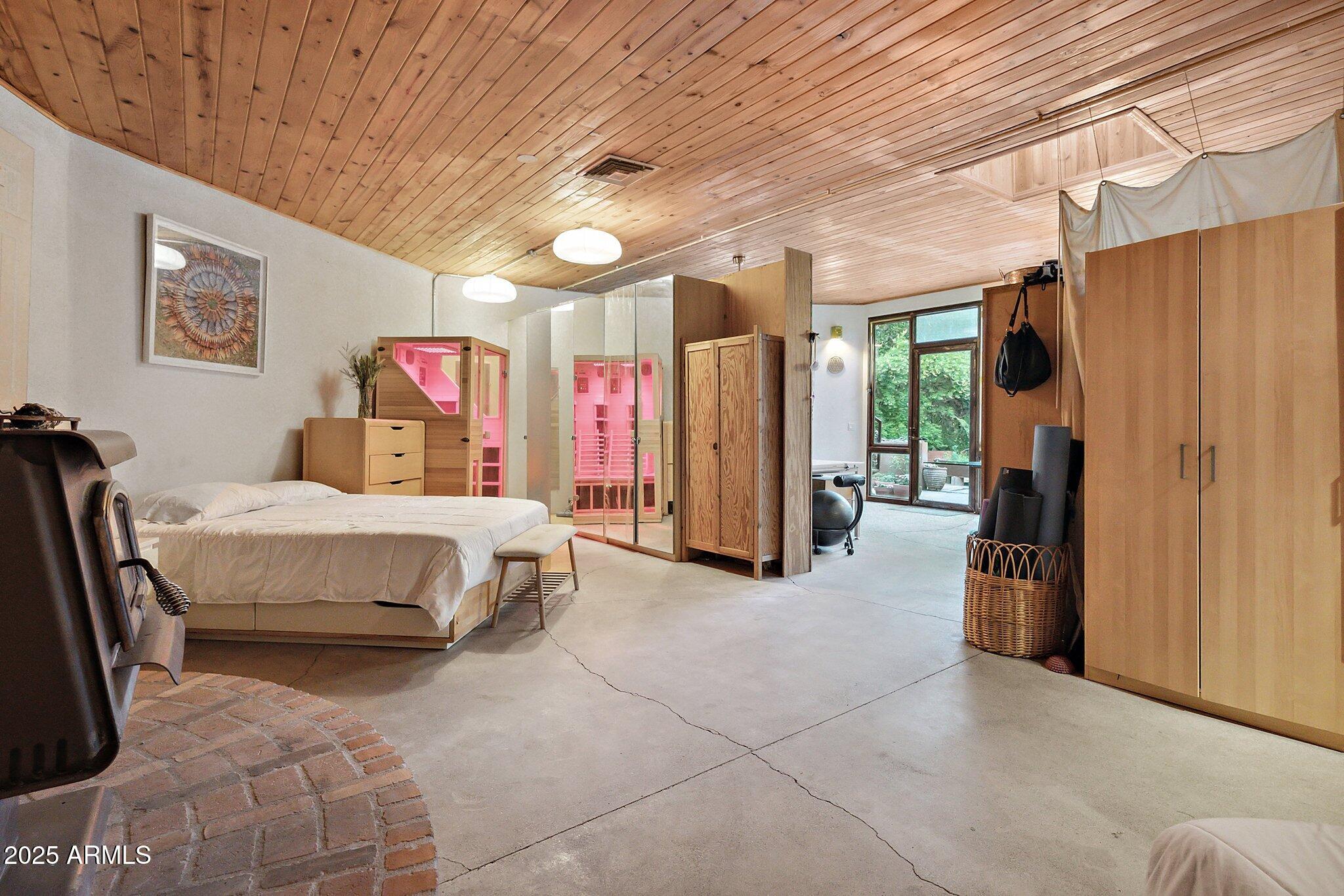 1733 S SUGARLOAF Road