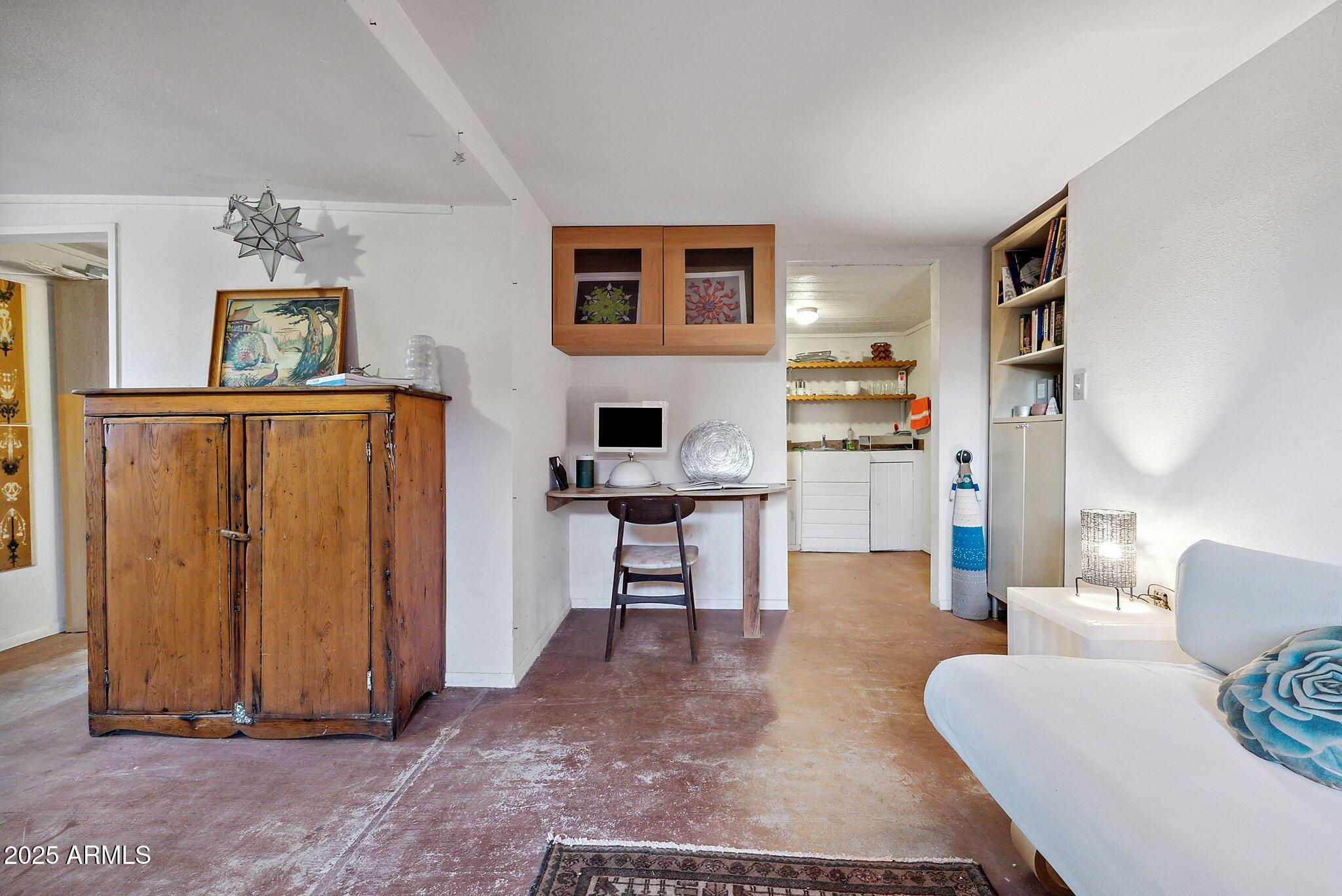 1733 S SUGARLOAF Road