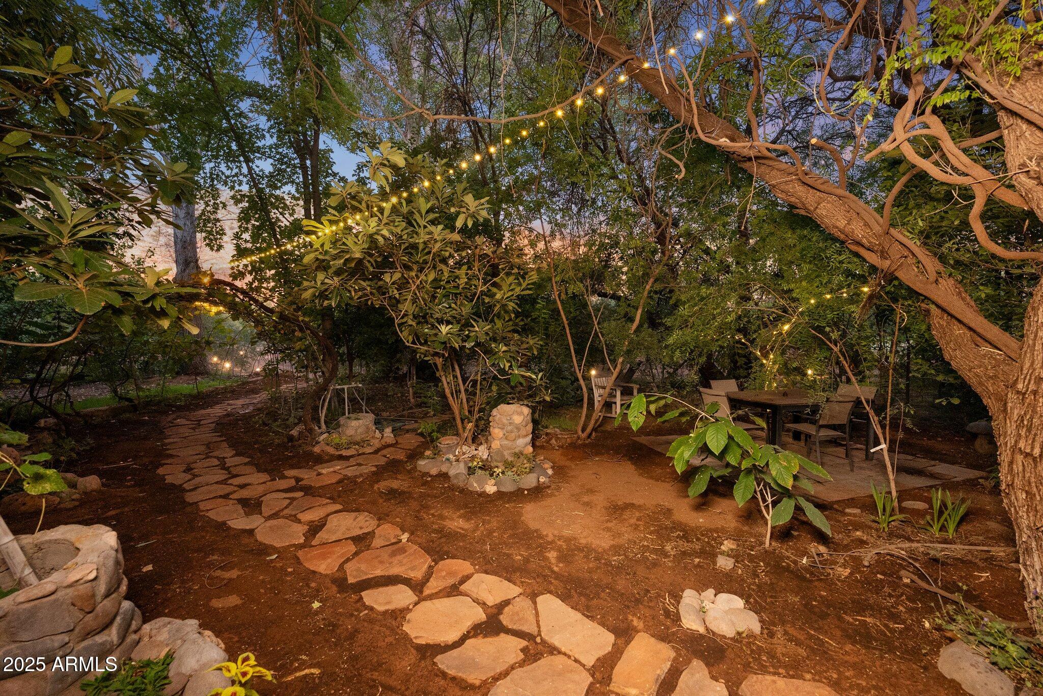 1733 S SUGARLOAF Road