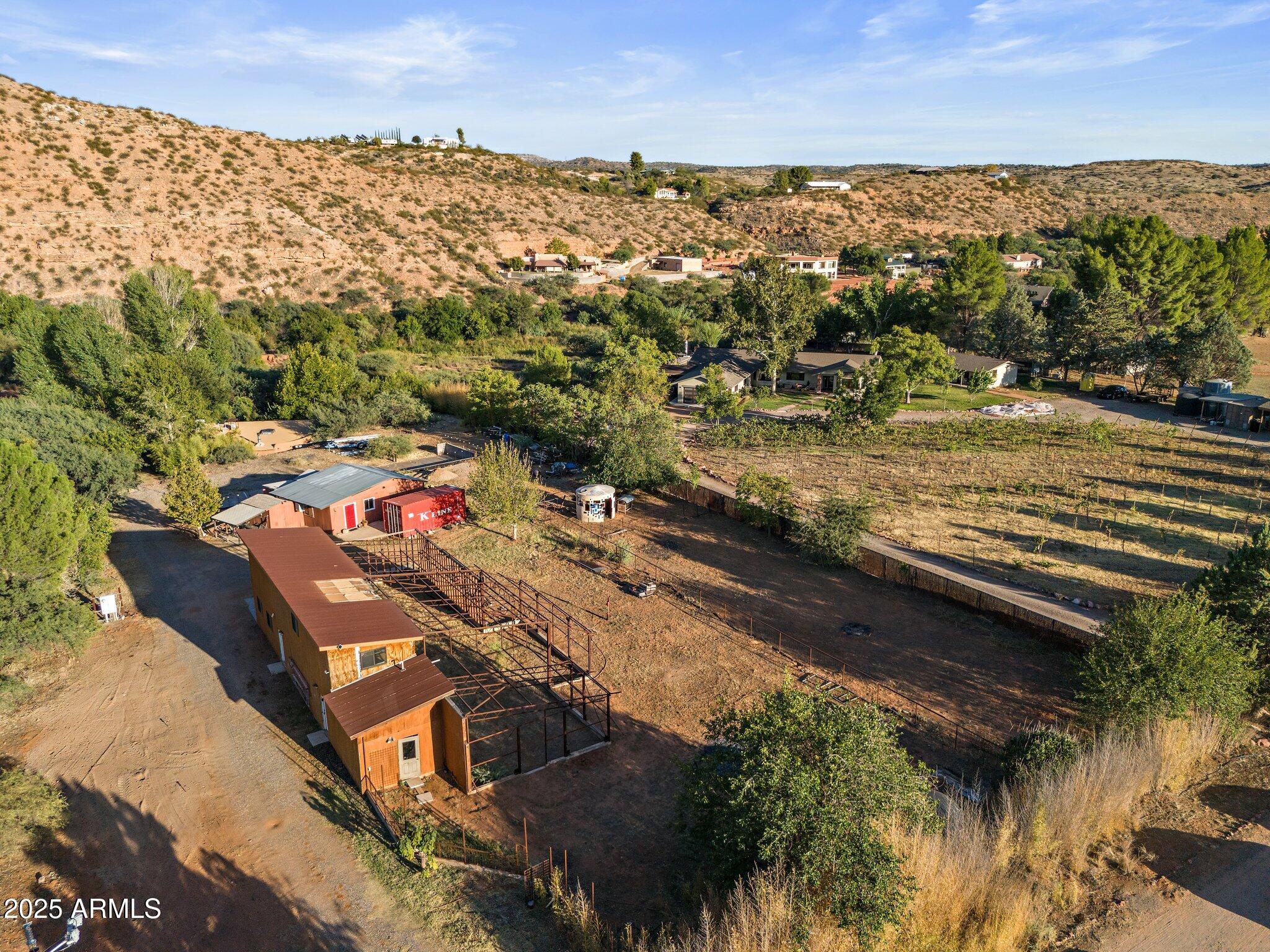 1733 S SUGARLOAF Road