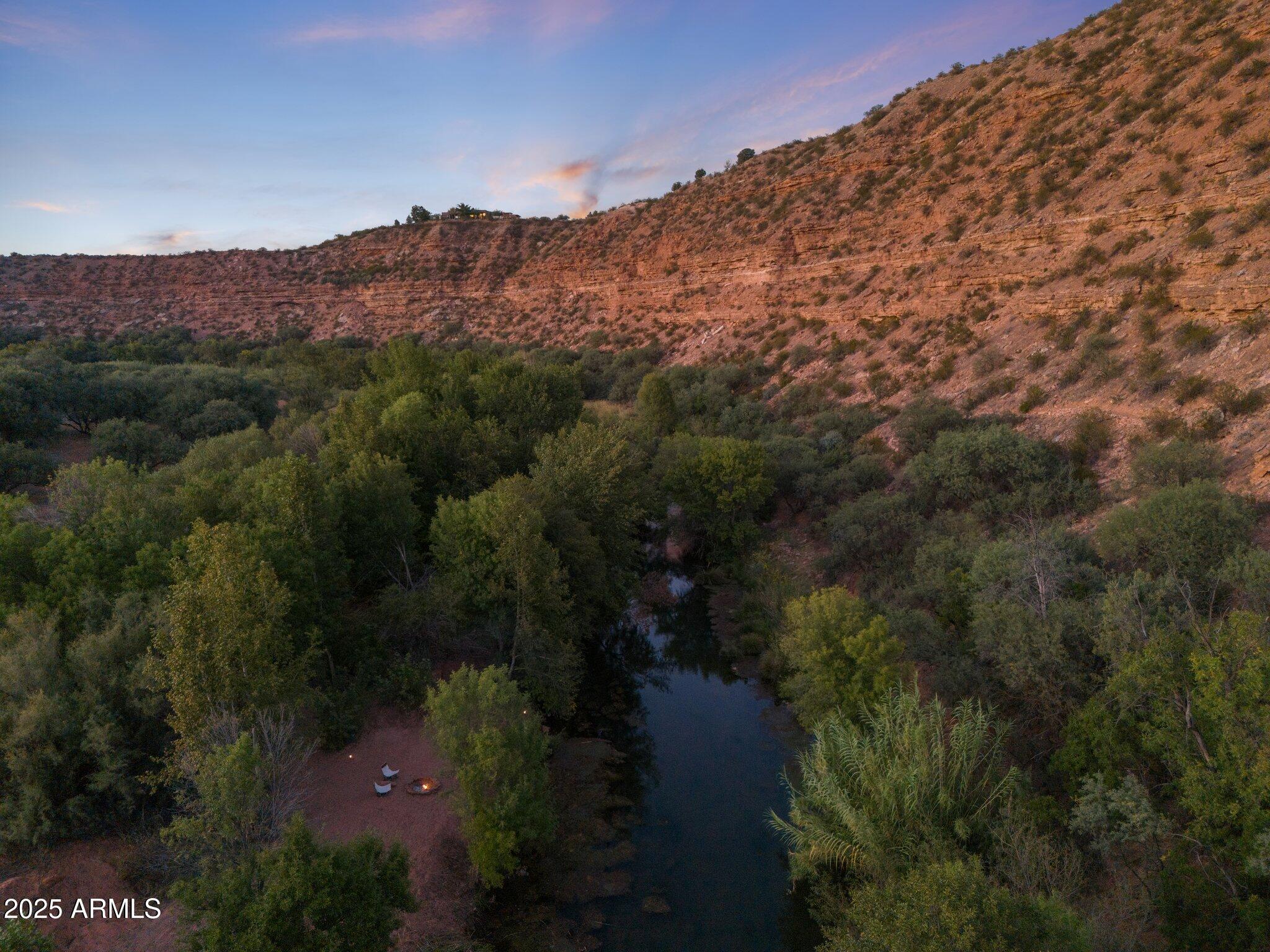 1733 S SUGARLOAF Road