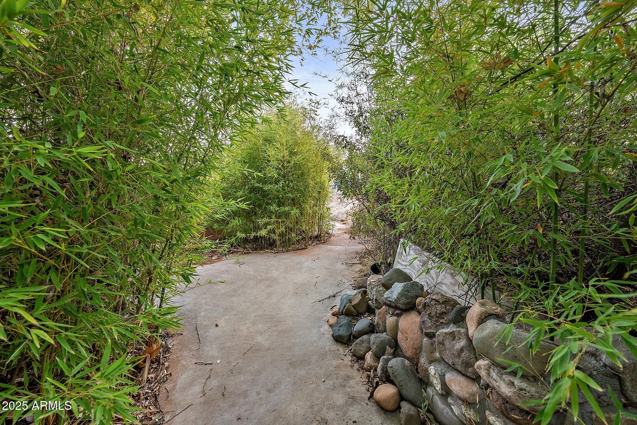 1733 S SUGARLOAF Road