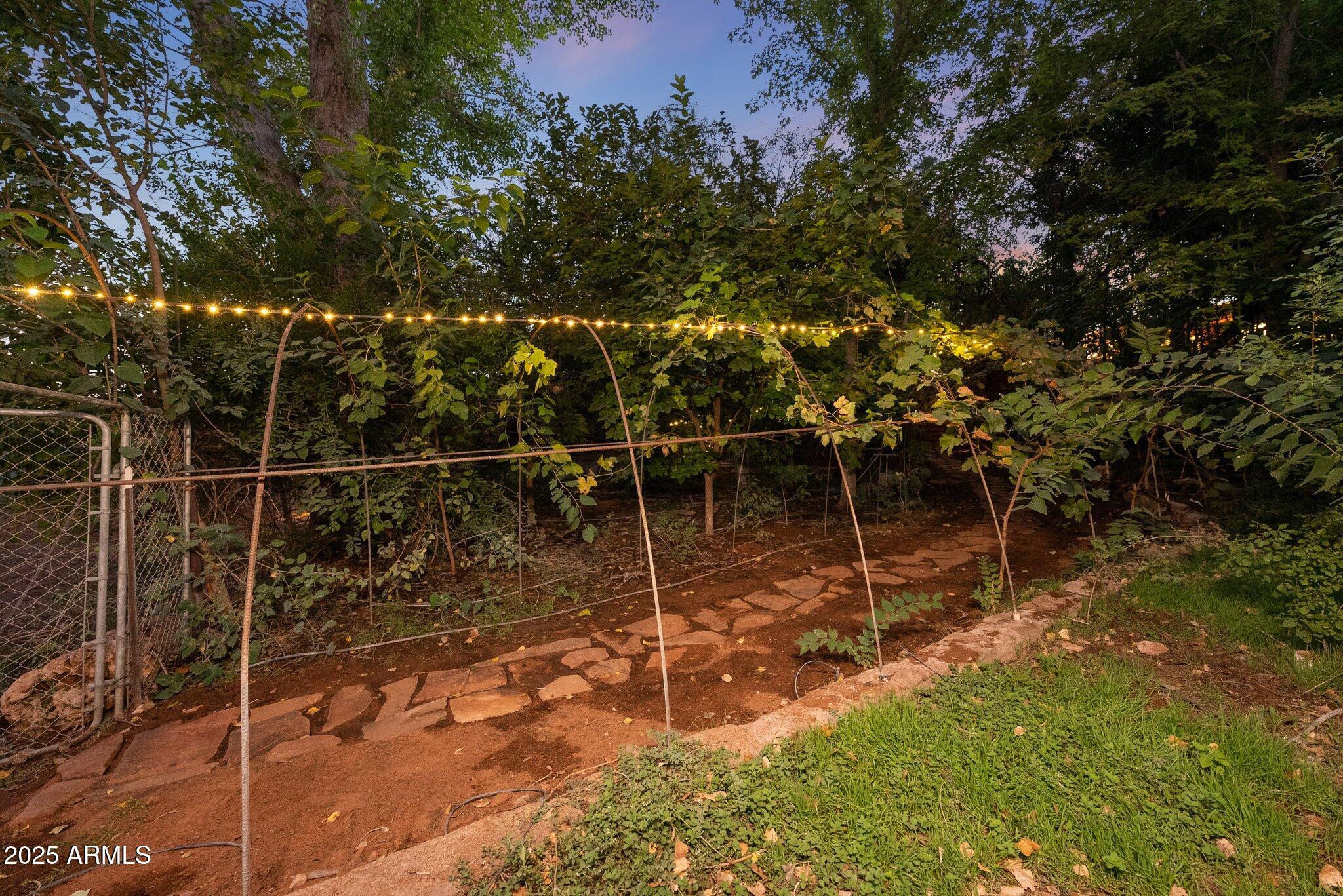 1733 S SUGARLOAF Road