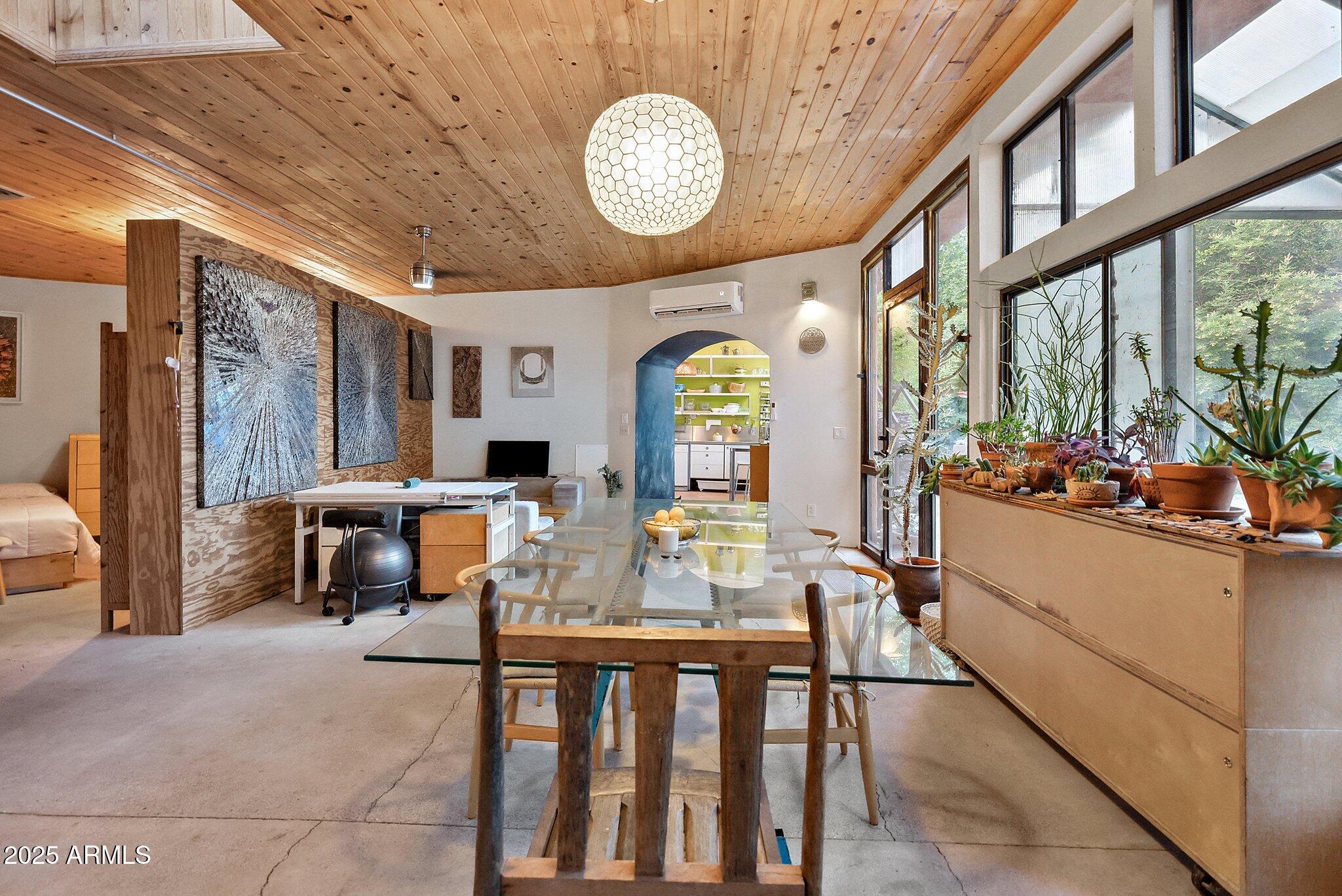 1733 S SUGARLOAF Road