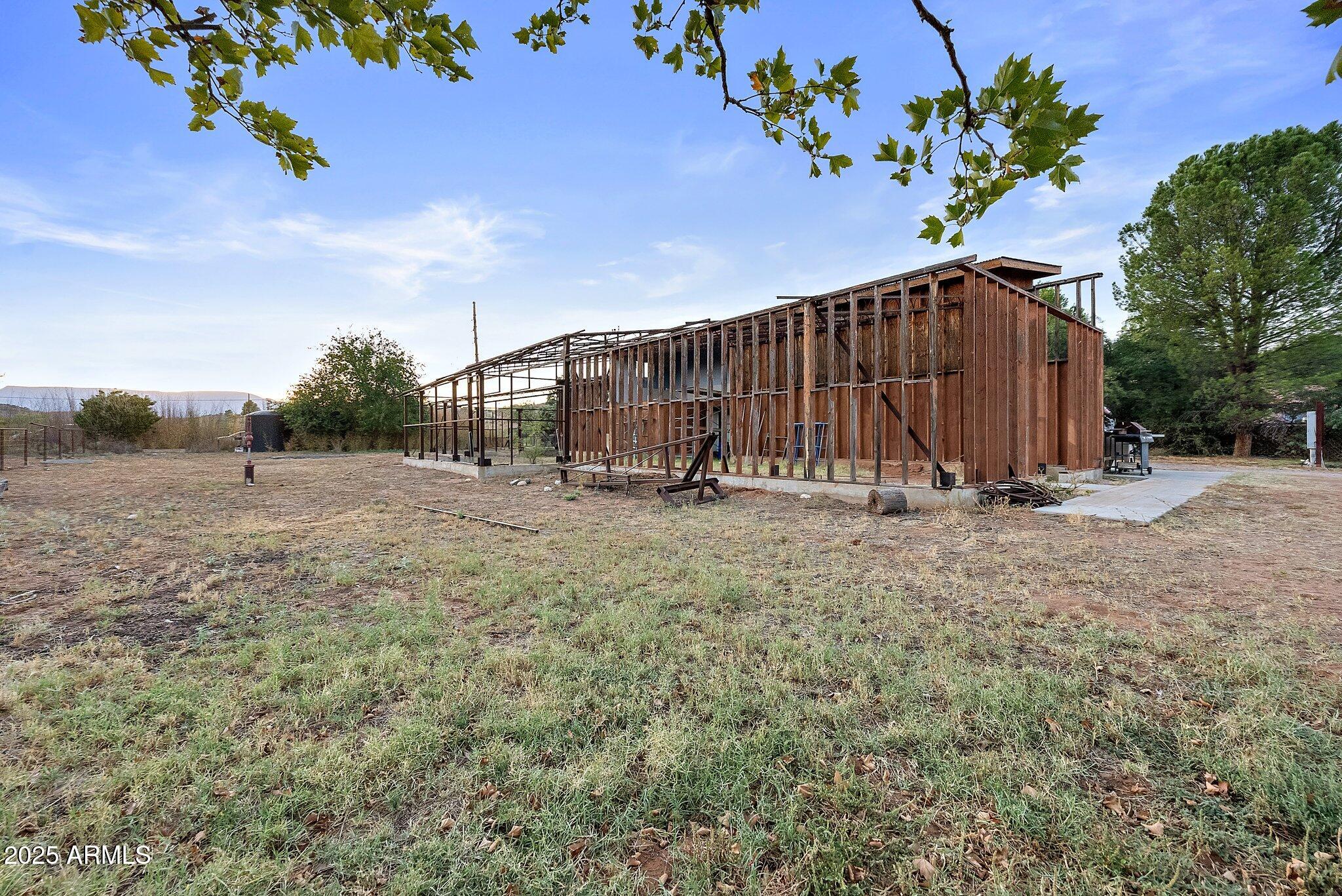 1733 S SUGARLOAF Road