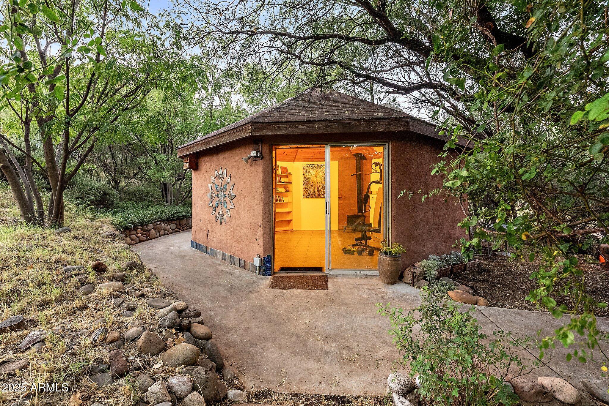 1733 S SUGARLOAF Road