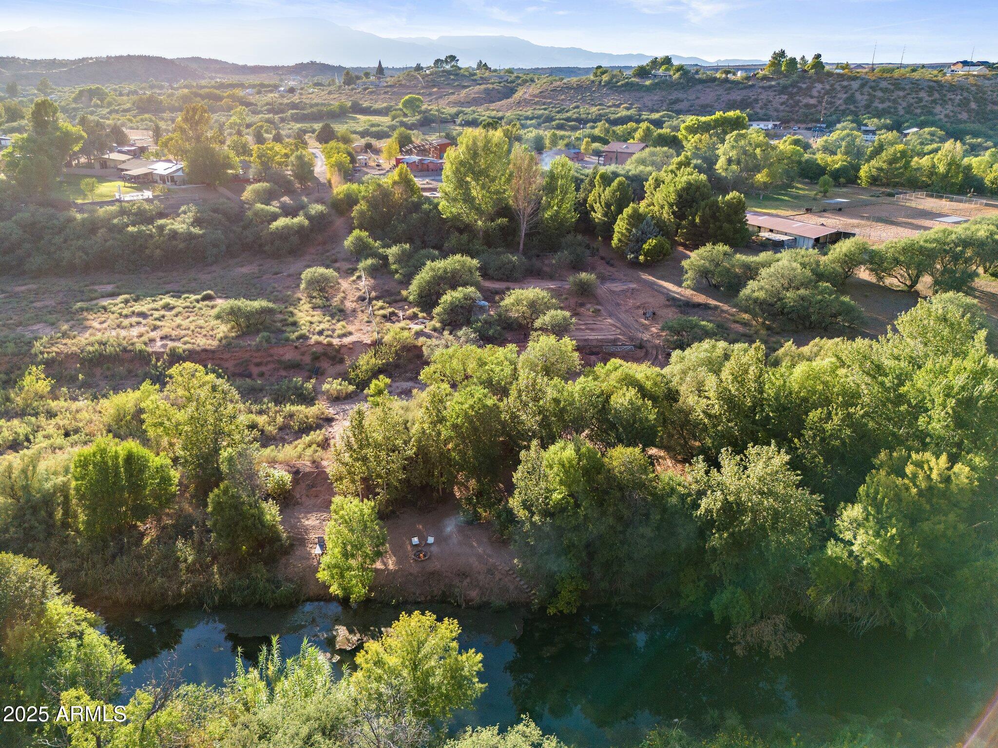 1733 S SUGARLOAF Road