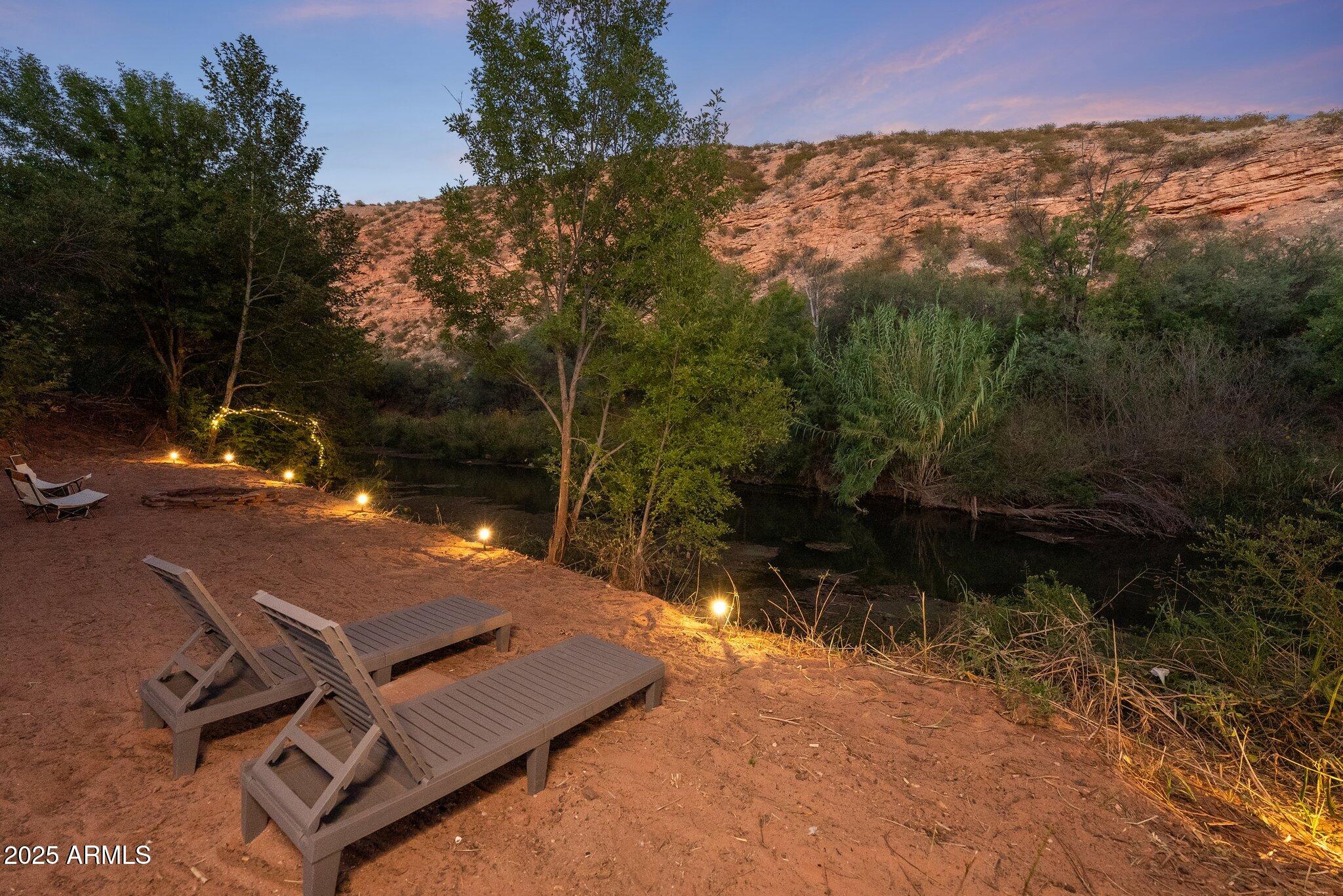 1733 S SUGARLOAF Road