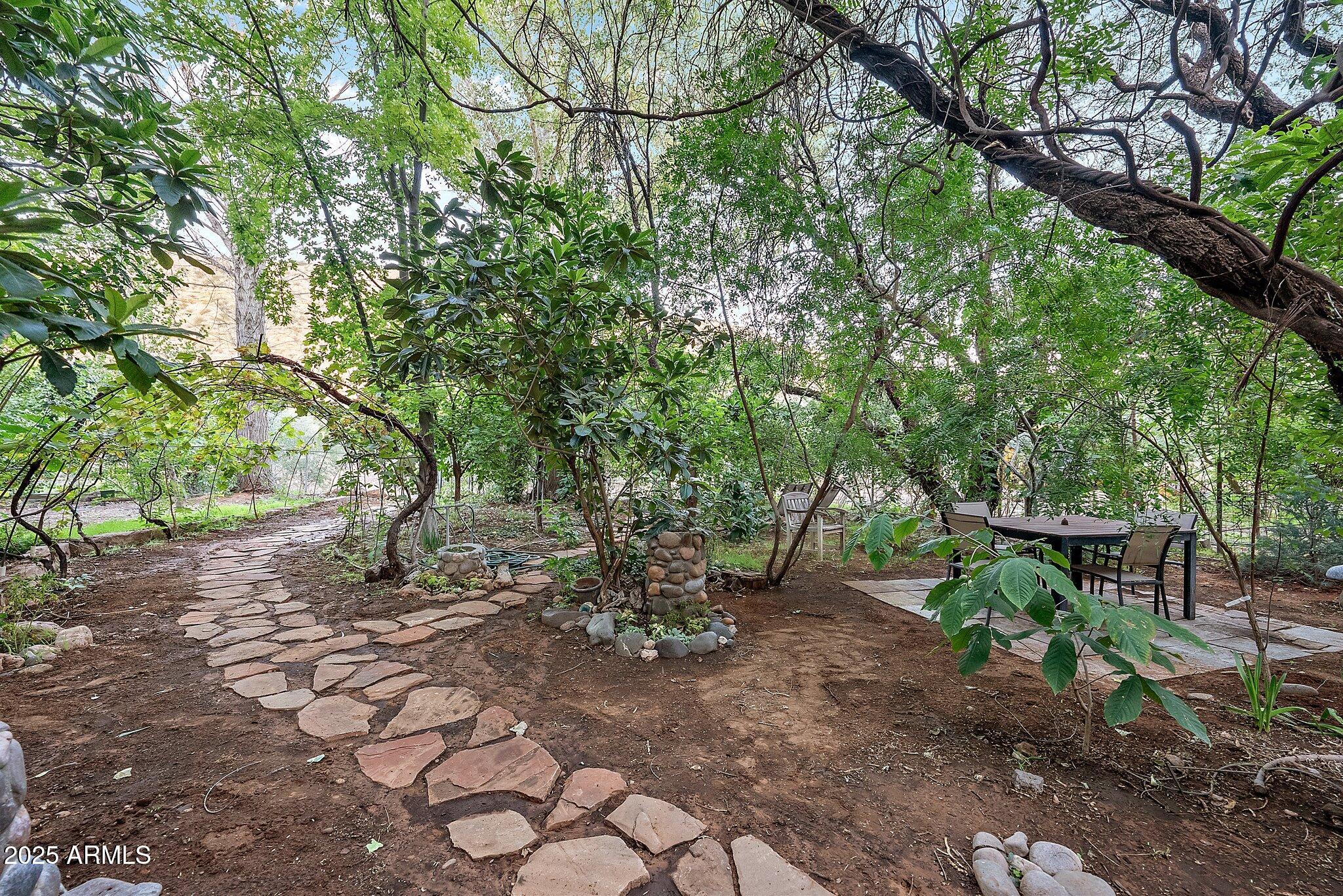 1733 S SUGARLOAF Road