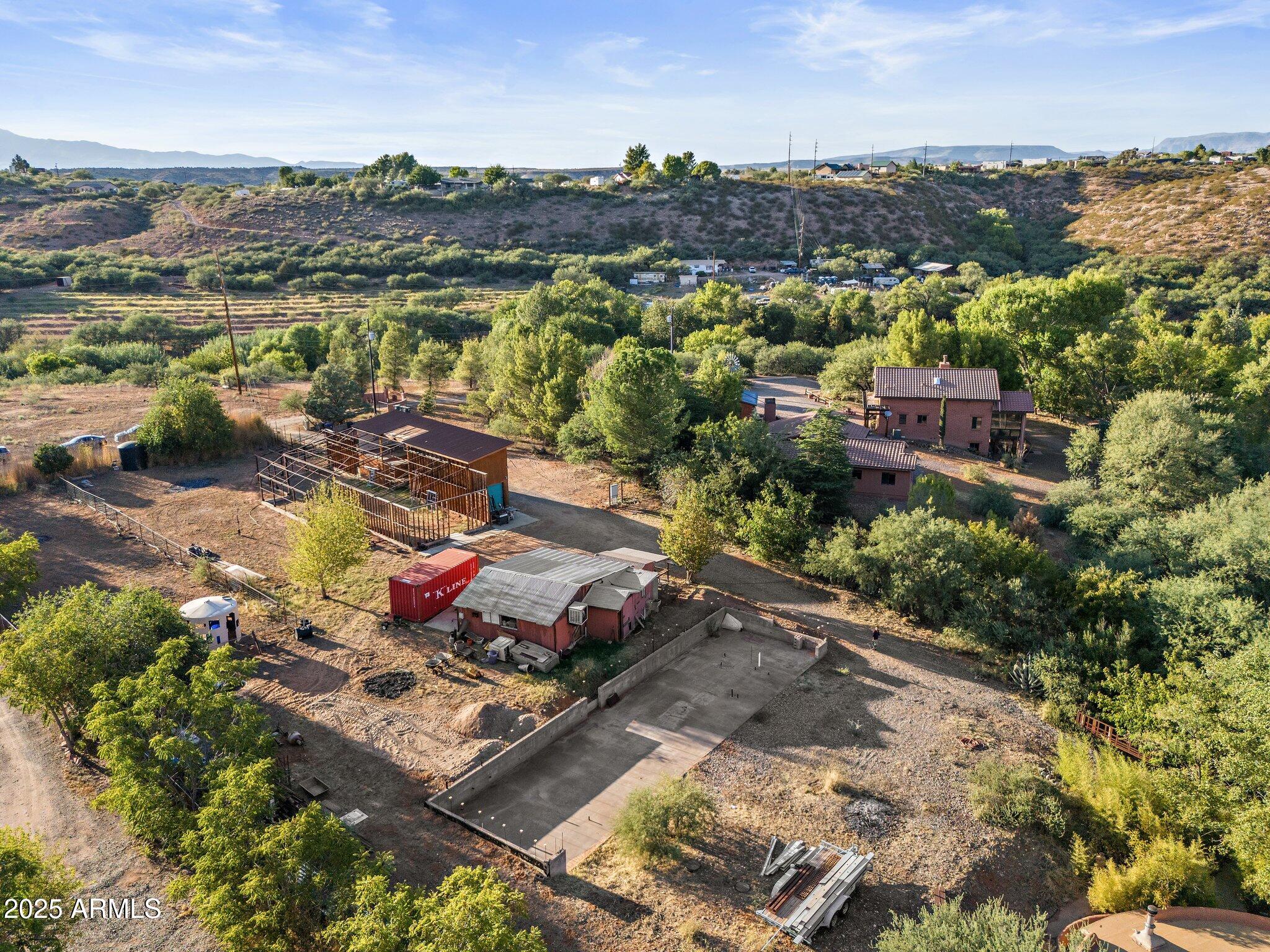 1733 S SUGARLOAF Road