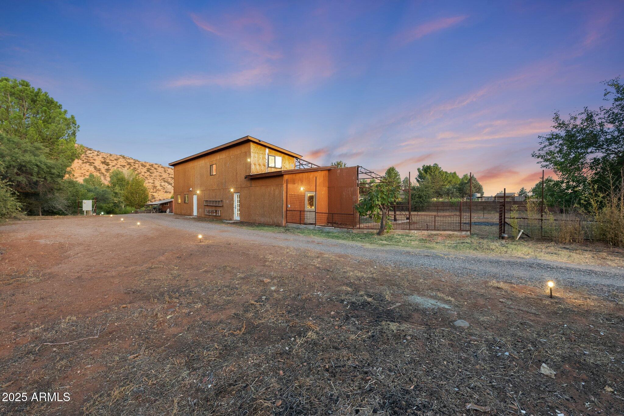 1733 S SUGARLOAF Road