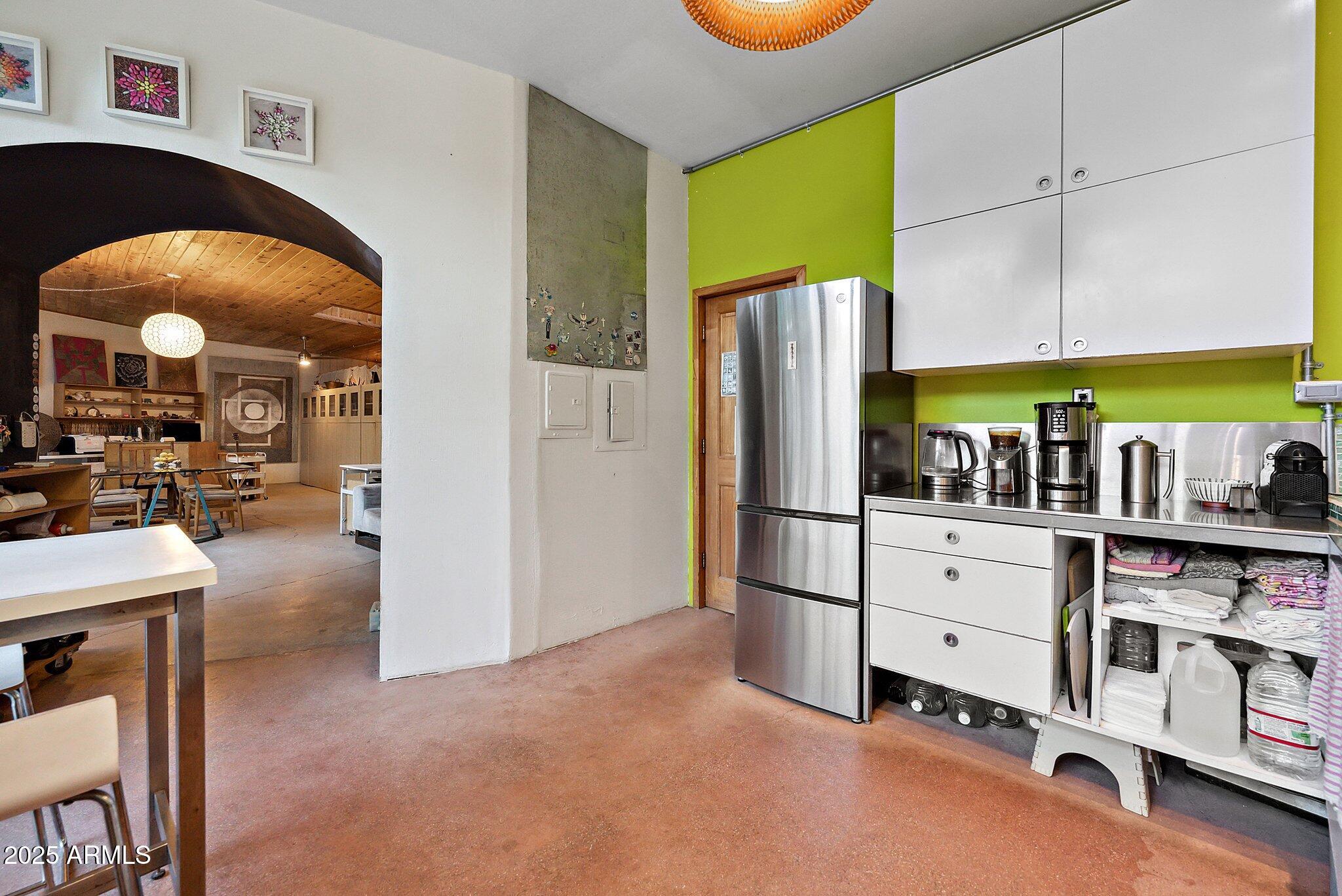 1733 S SUGARLOAF Road