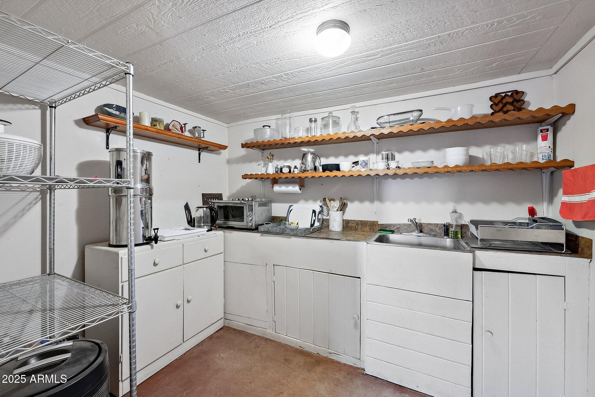 1733 S SUGARLOAF Road