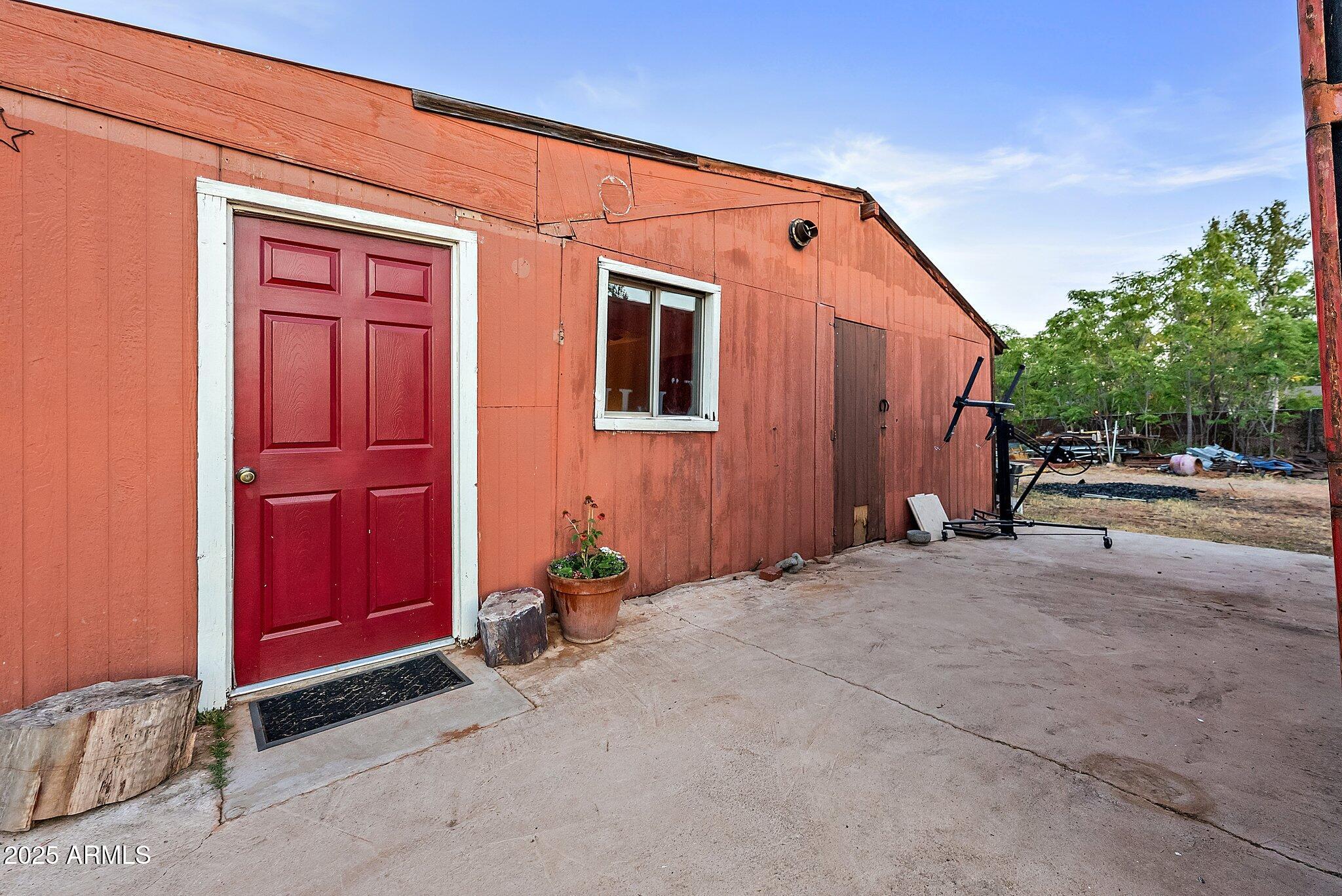 1733 S SUGARLOAF Road