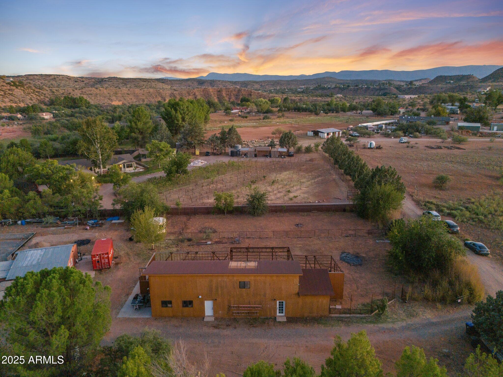 1733 S SUGARLOAF Road