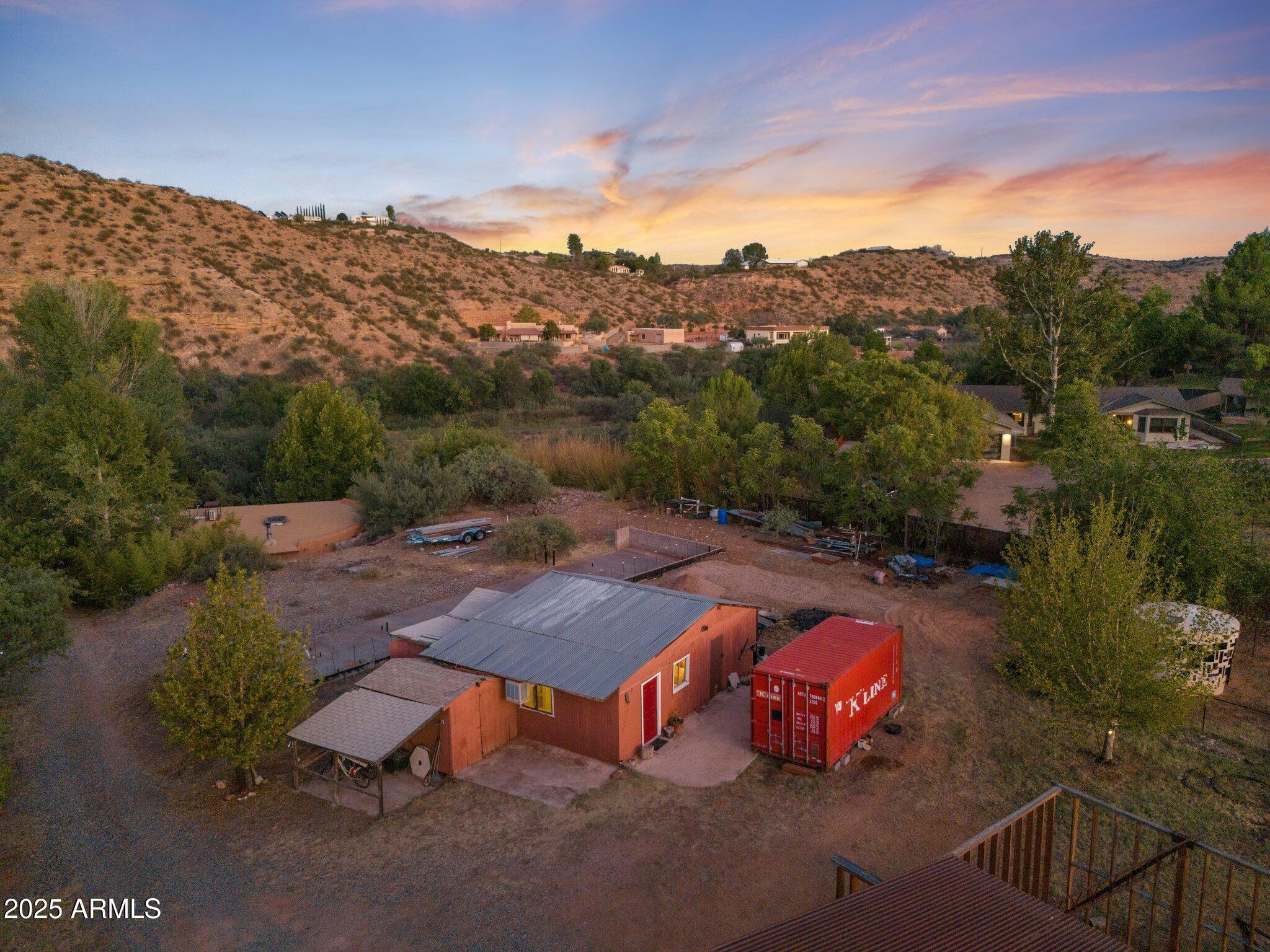 1733 S SUGARLOAF Road