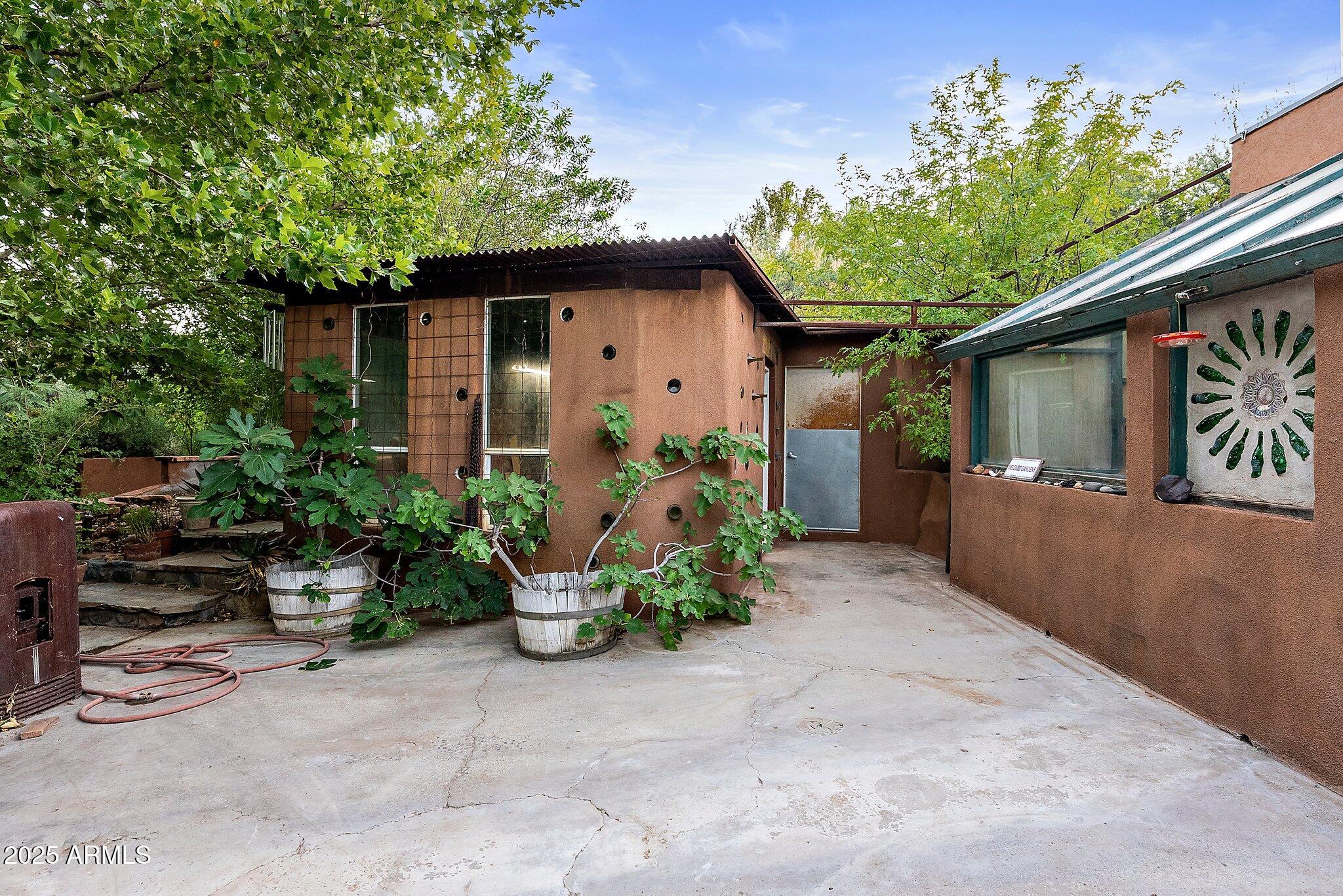 1733 S SUGARLOAF Road