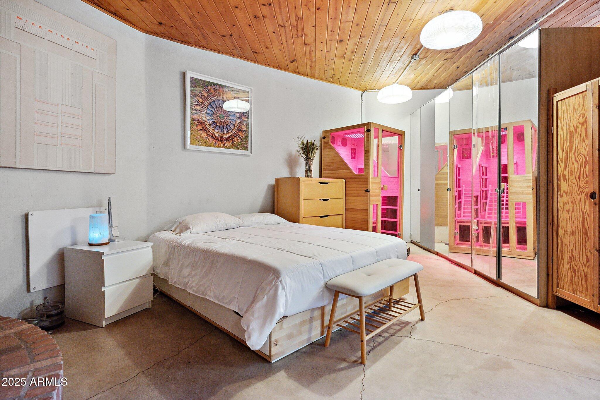 1733 S SUGARLOAF Road