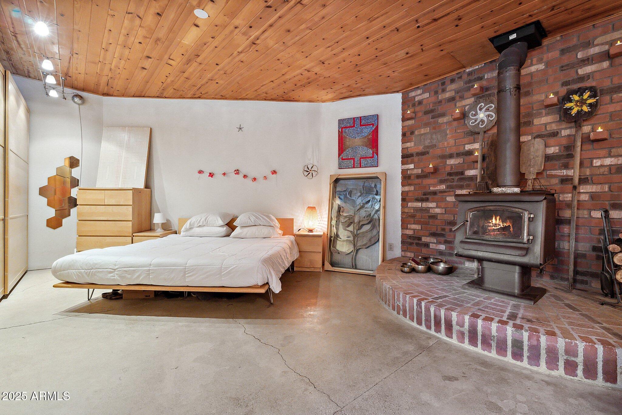 1733 S SUGARLOAF Road