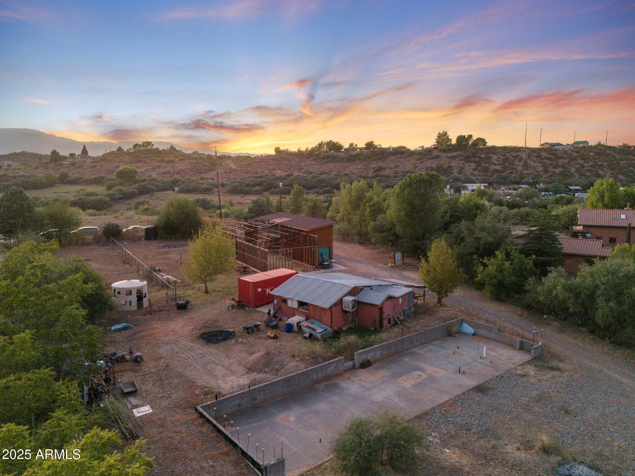 1733 S SUGARLOAF Road