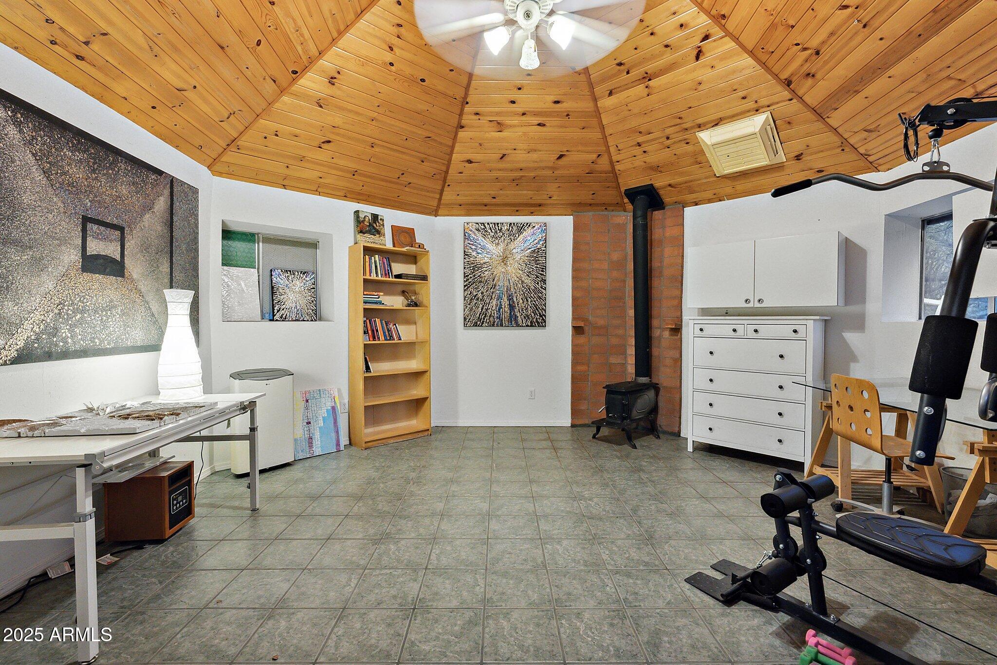 1733 S SUGARLOAF Road